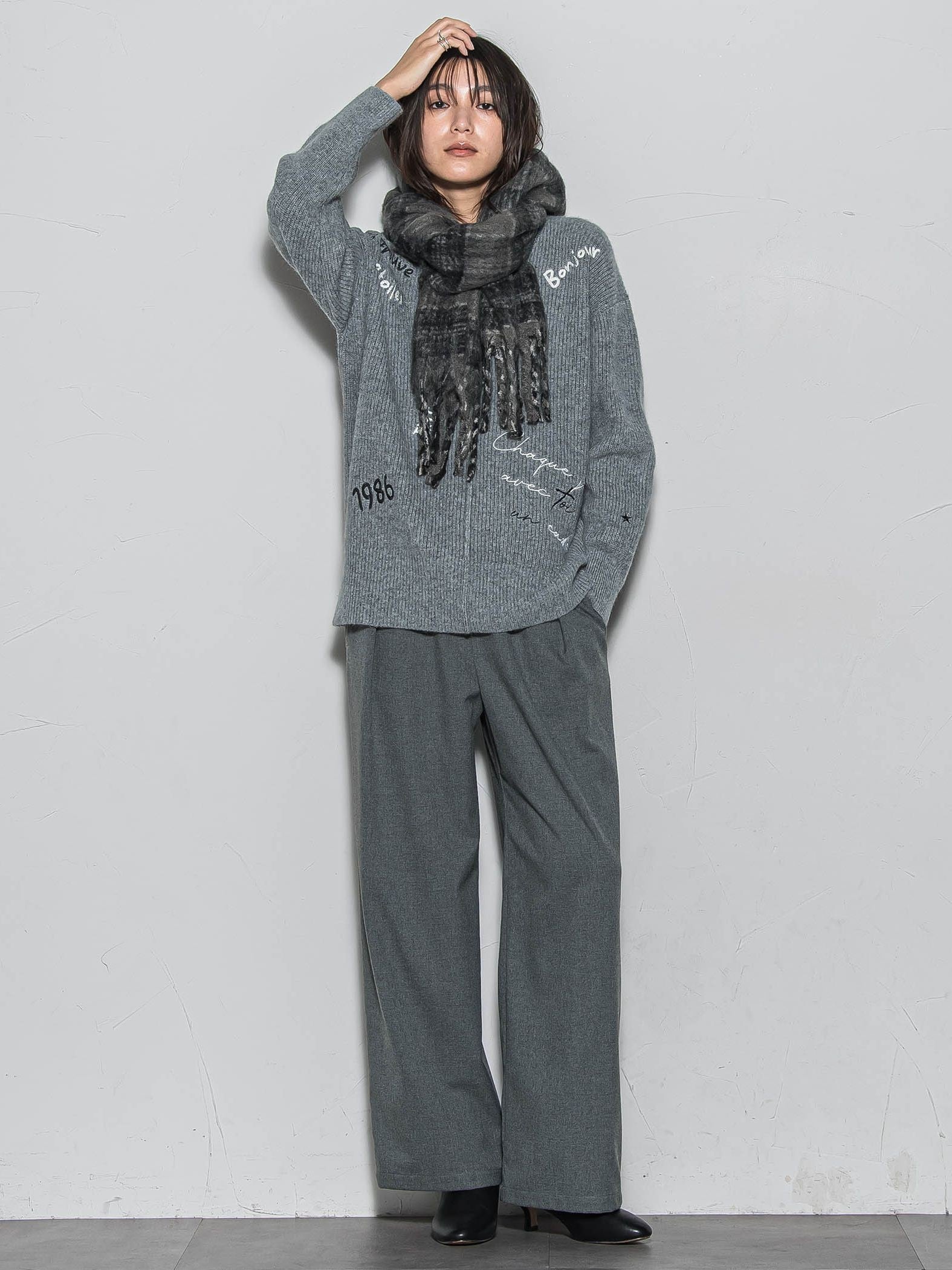 メッセージ刺繍Vネックニットプルオーバー≪手洗い可能≫