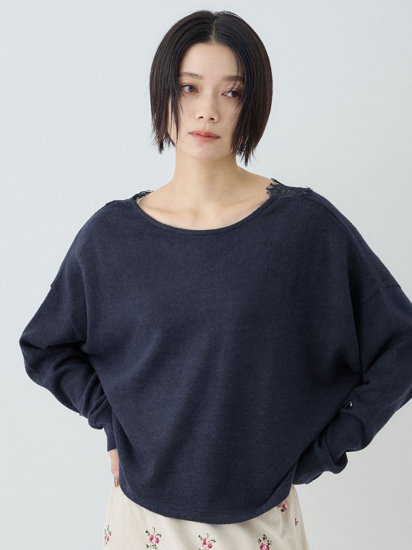 バックレースプルオーバー