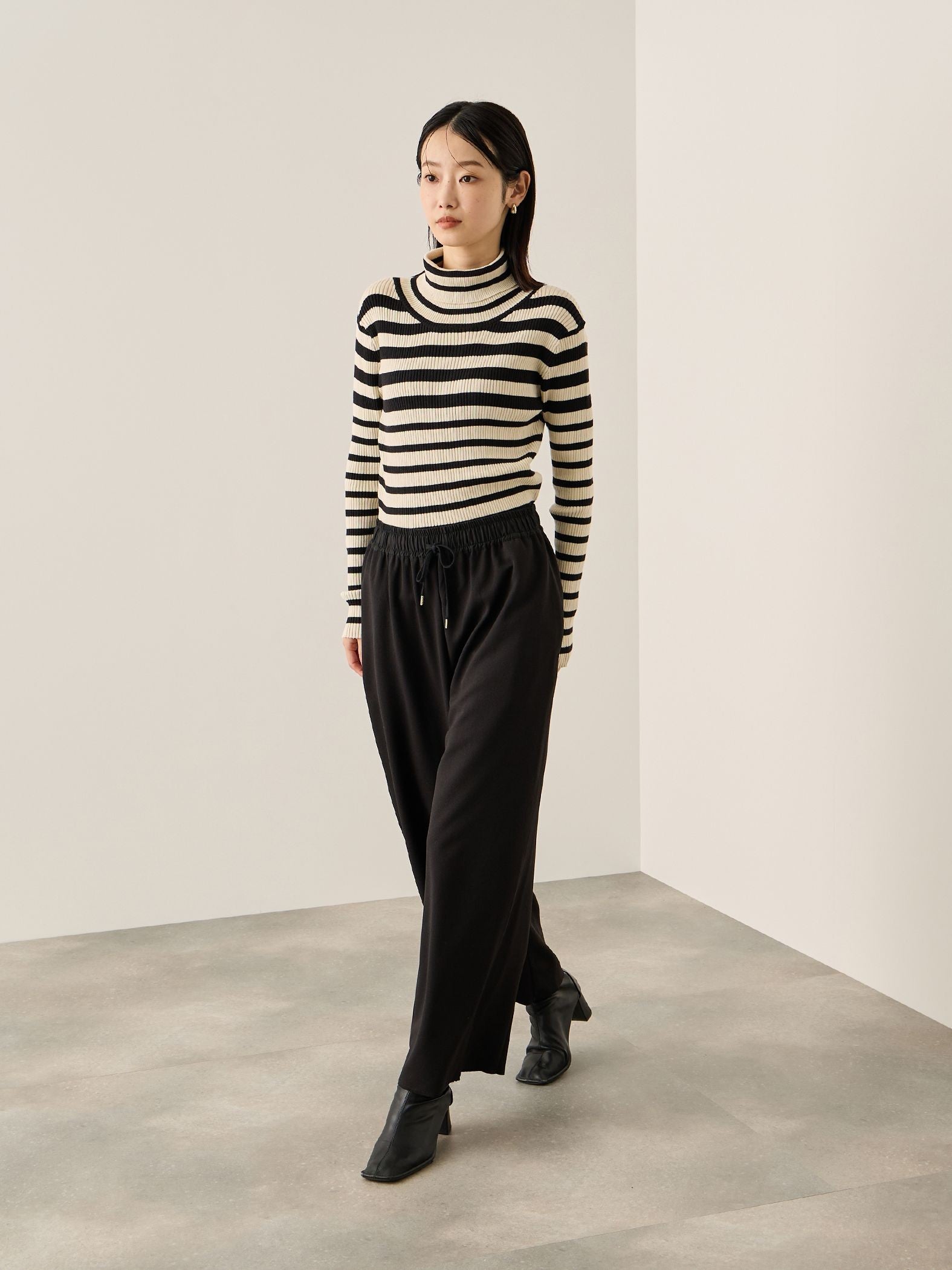 調温バックボタンハイネックニット≪手洗い可能≫