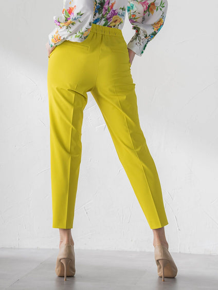 美シルエットテーパードパンツ