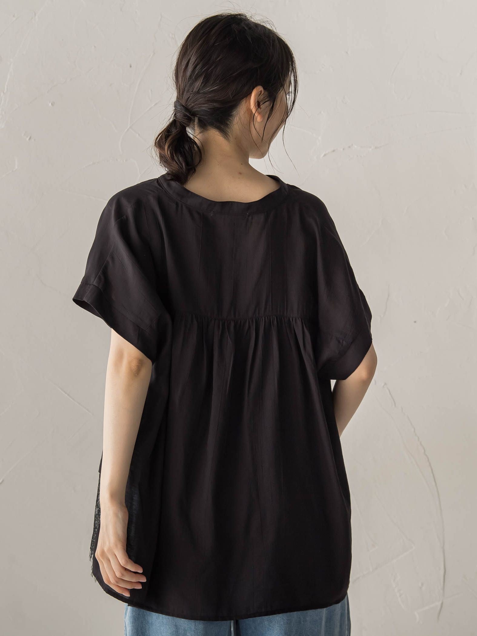 【WEB限定】キーネックレース切替ブラウス