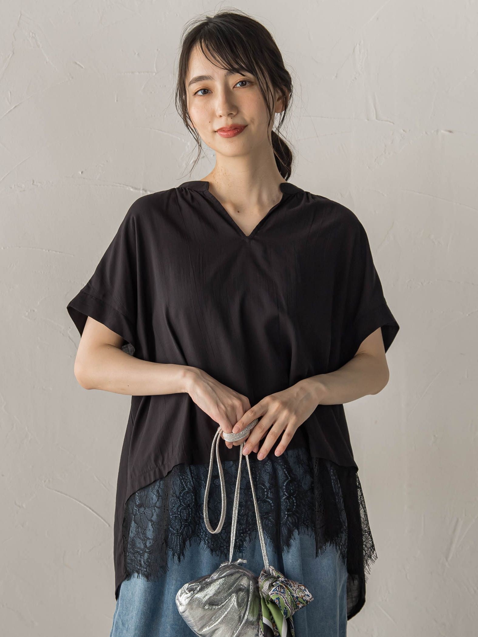 【WEB限定】キーネックレース切替ブラウス
