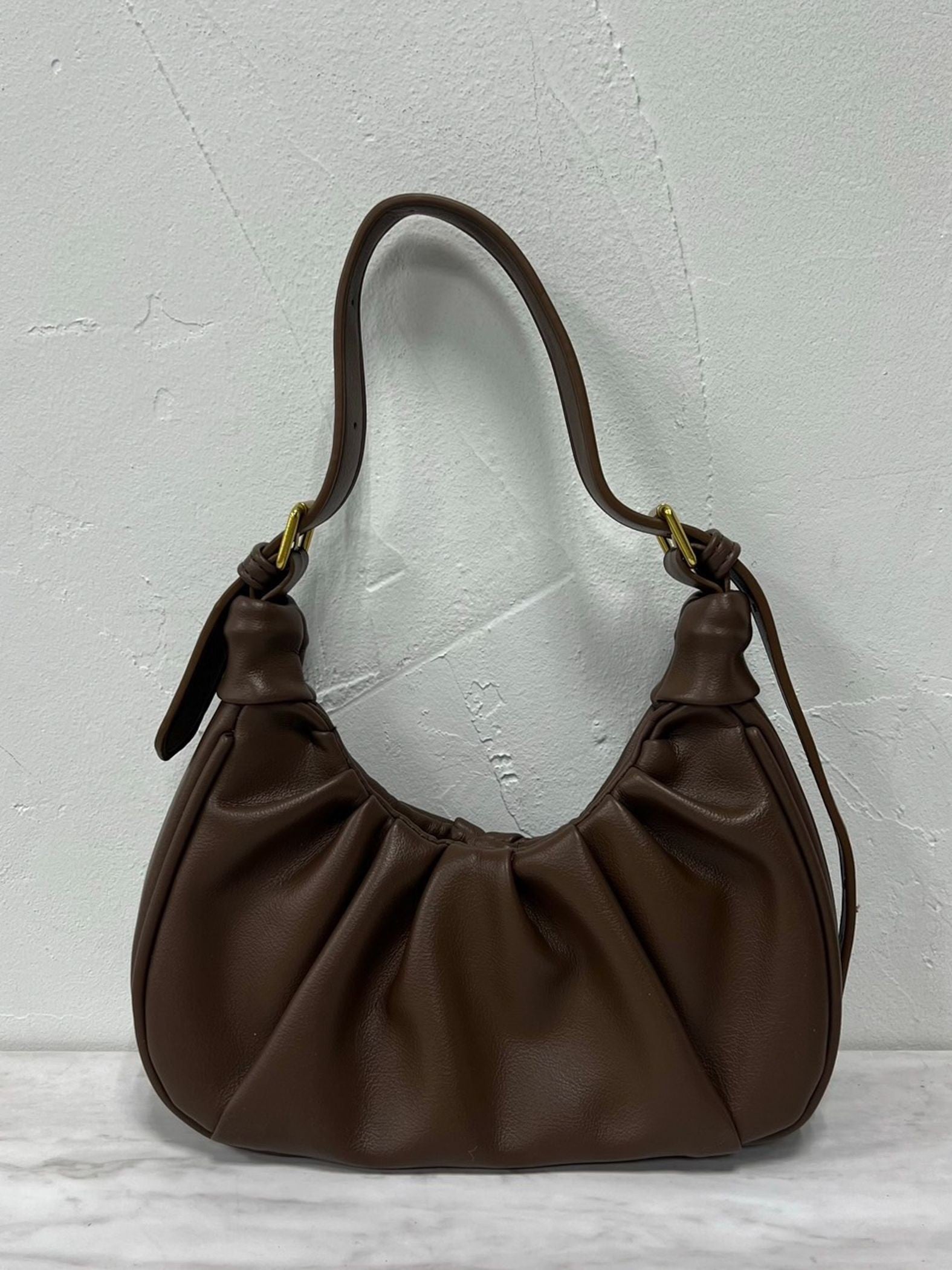 【KOREAN ITEM】フェイクレザー半月型ショルダーバッグ