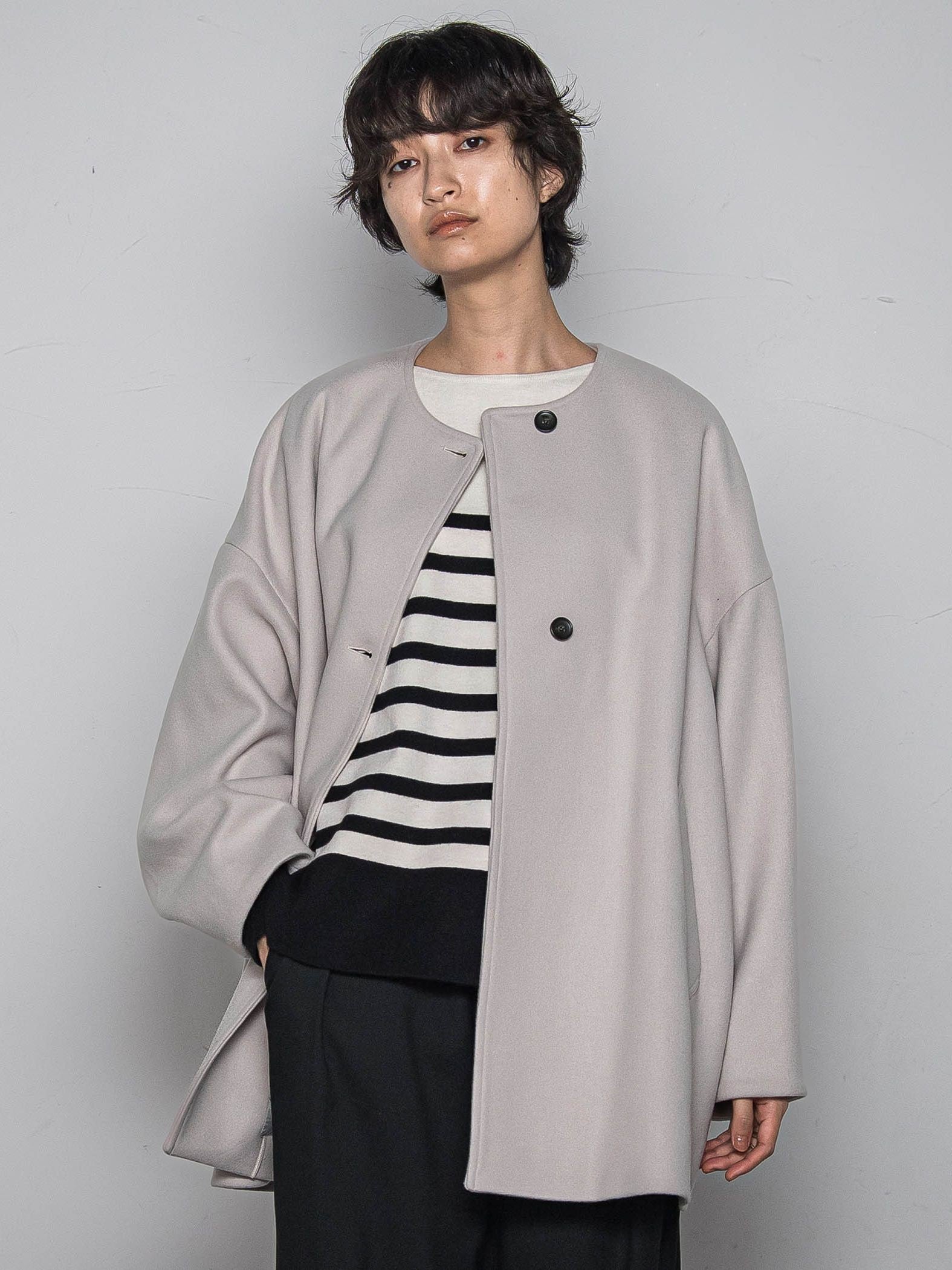 ライトジャージメルトンノーカラーミドルコート