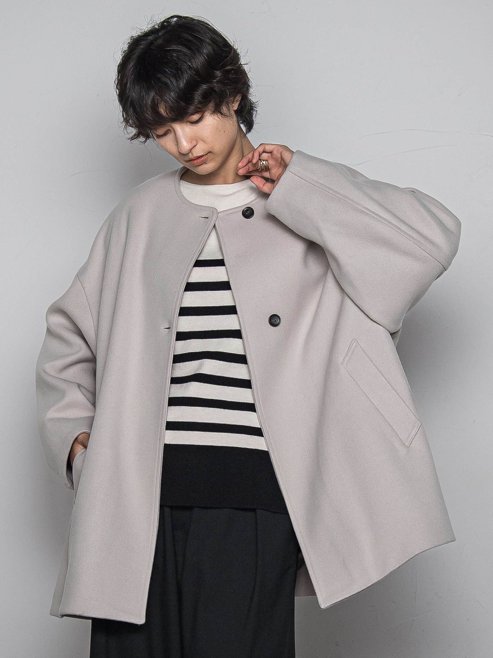 ライトジャージメルトンノーカラーミドルコート