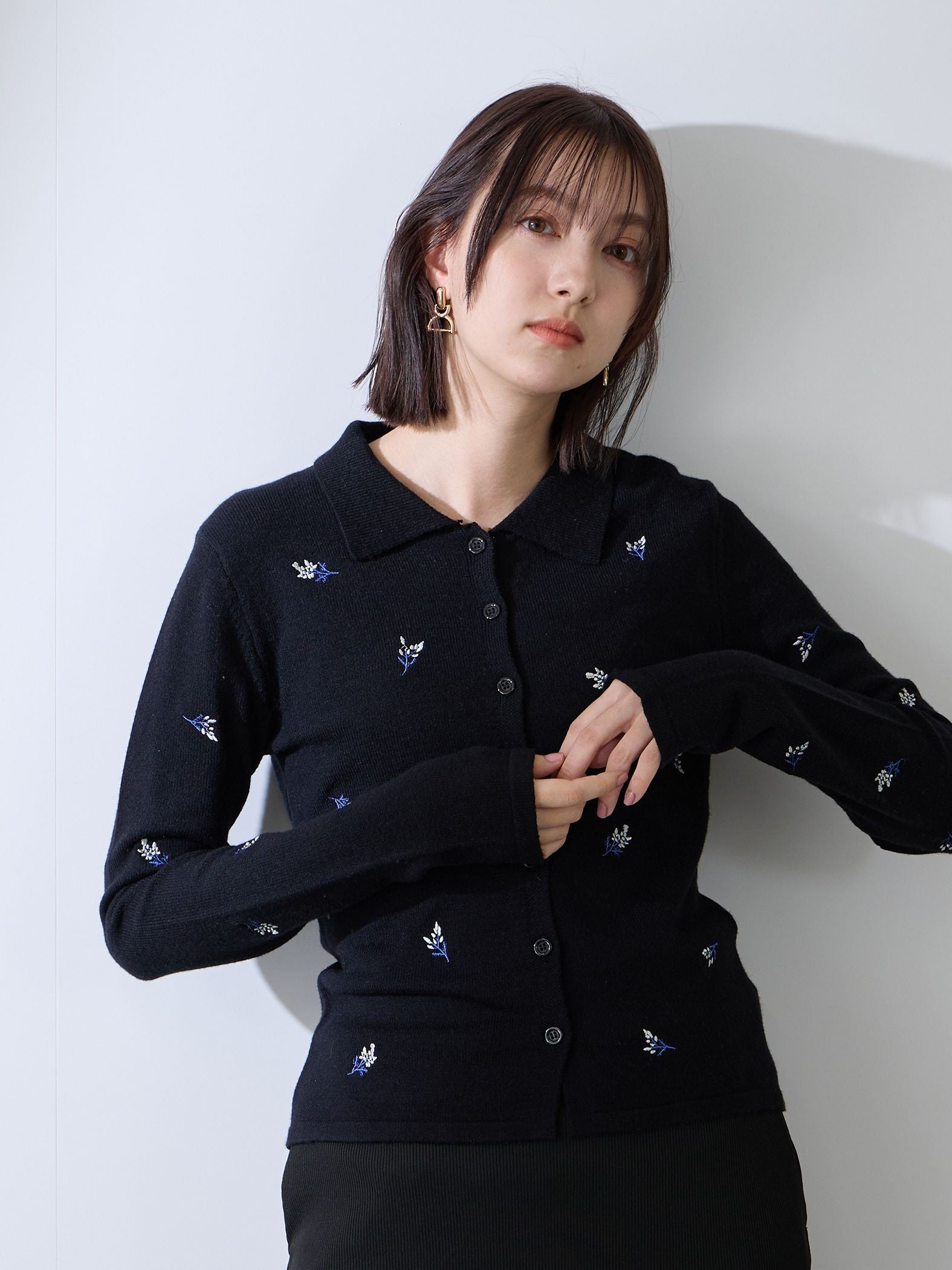 フラワー刺繍ポロニットトップス