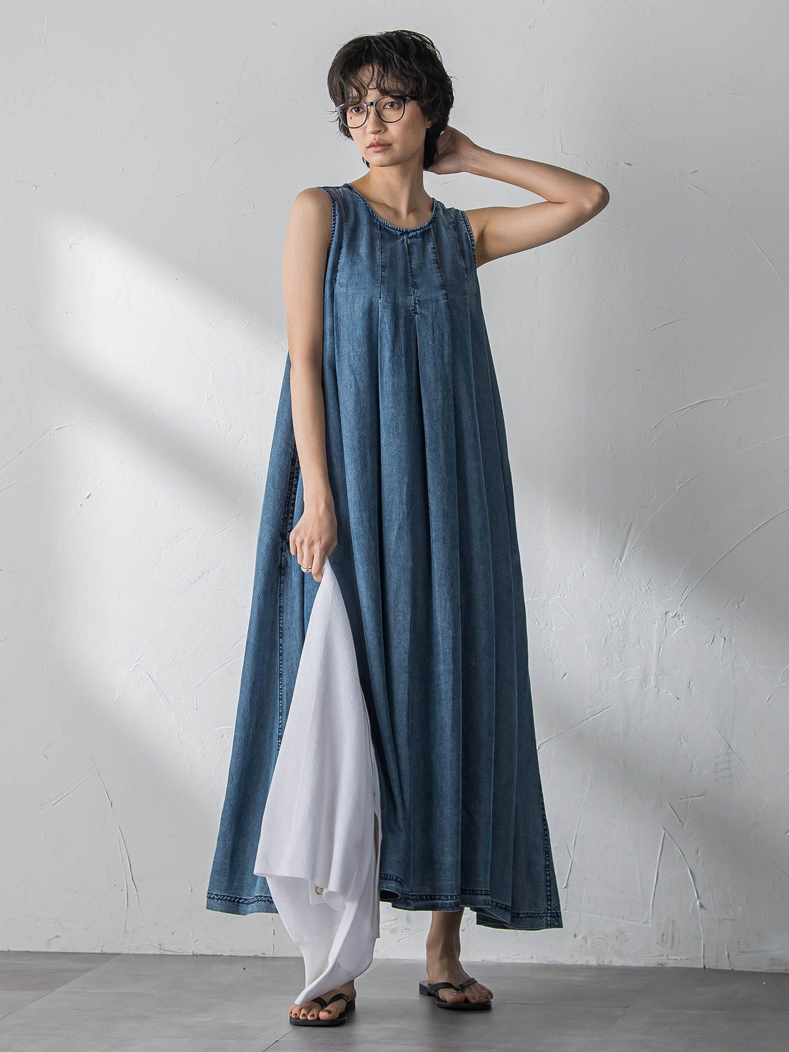 ゆれるデニムノースリーブワンピース