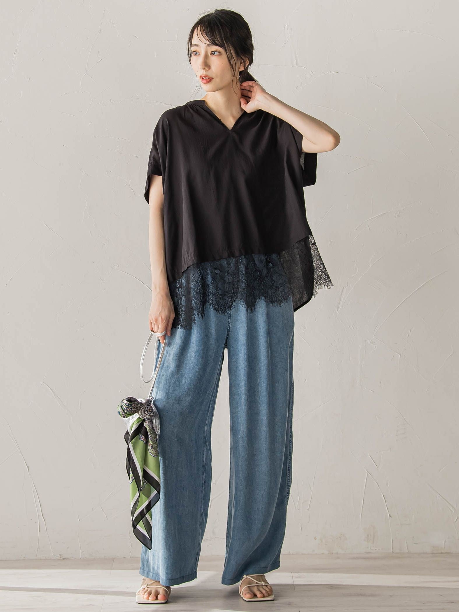 【WEB限定】キーネックレース切替ブラウス