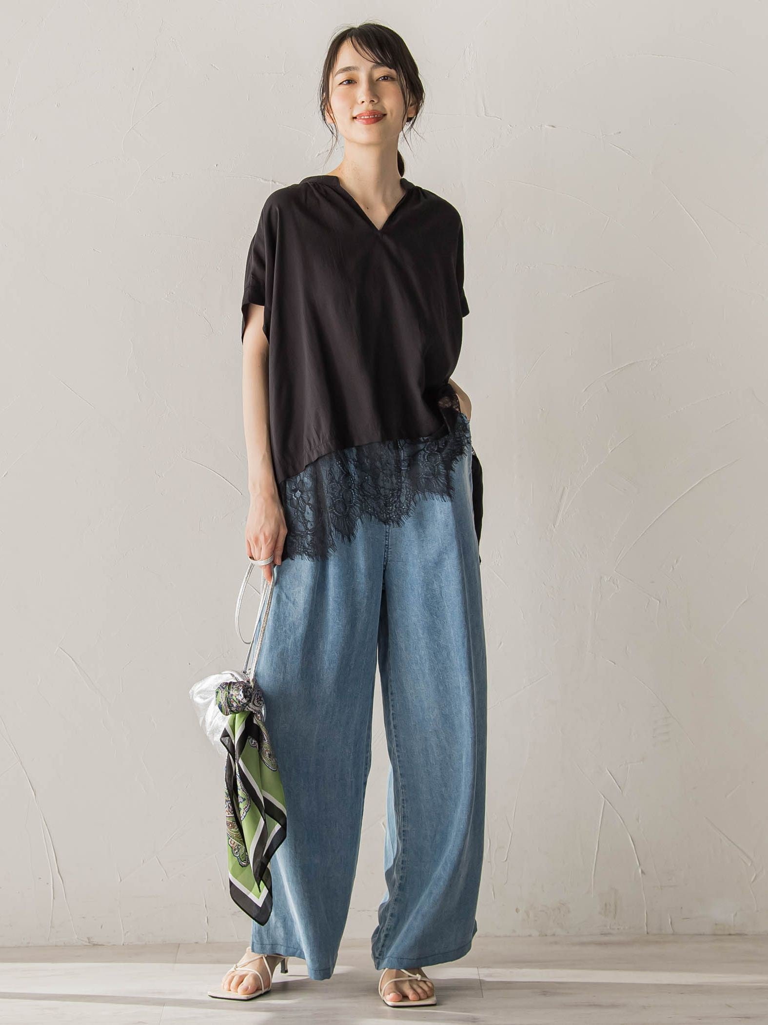 【WEB限定】キーネックレース切替ブラウス