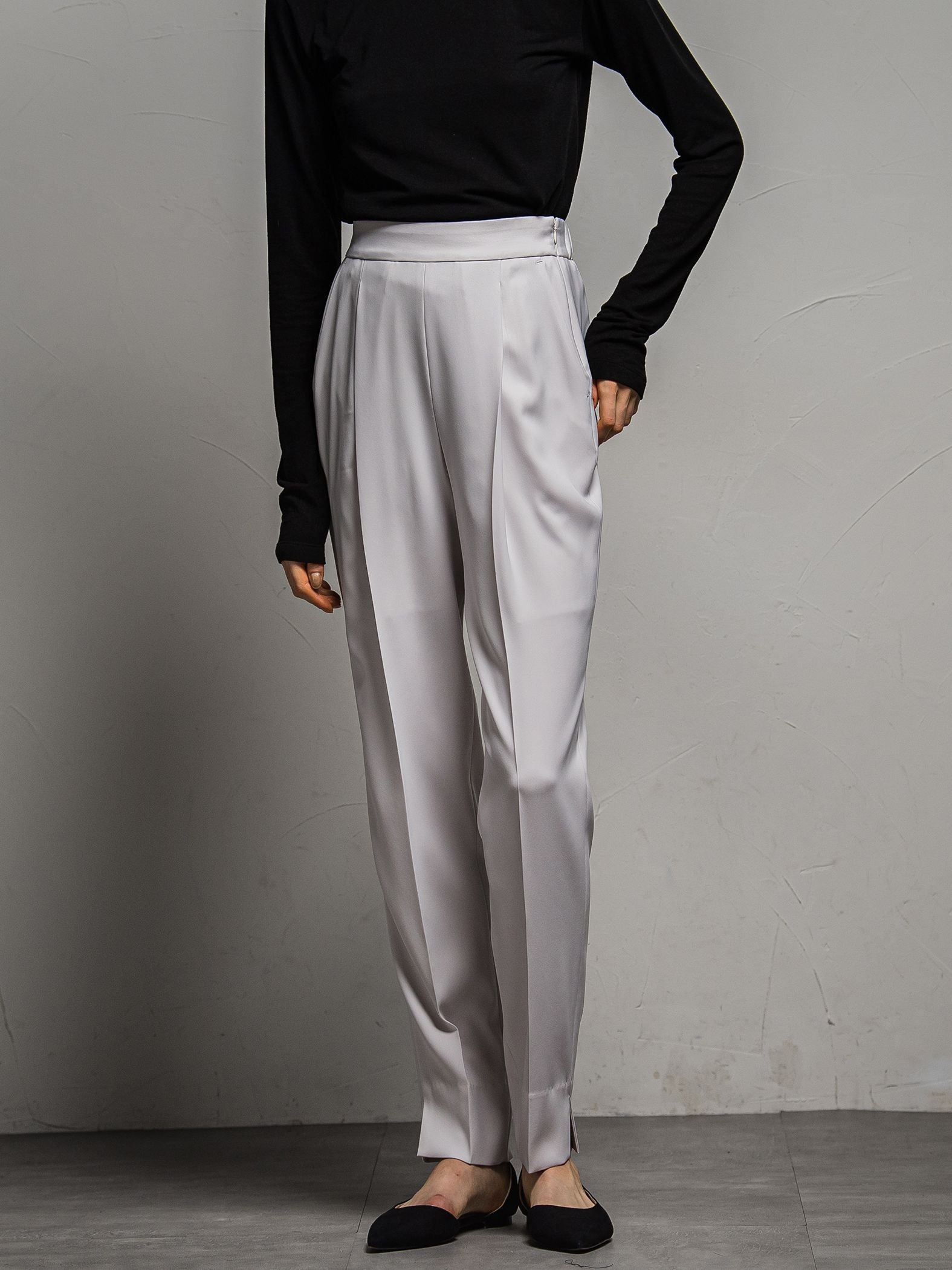 エステルダブルクロス　タックテーパードパンツ