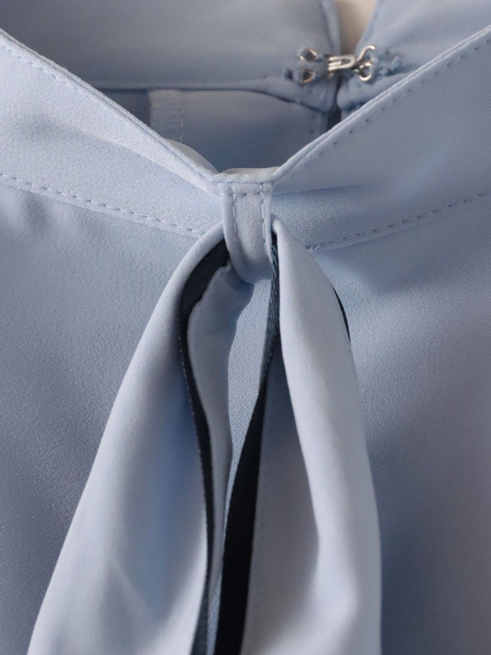 フェミニッシュデシンブラウス