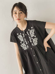 【WEB限定】キャンブリック立体刺繍ピンタックブラウス