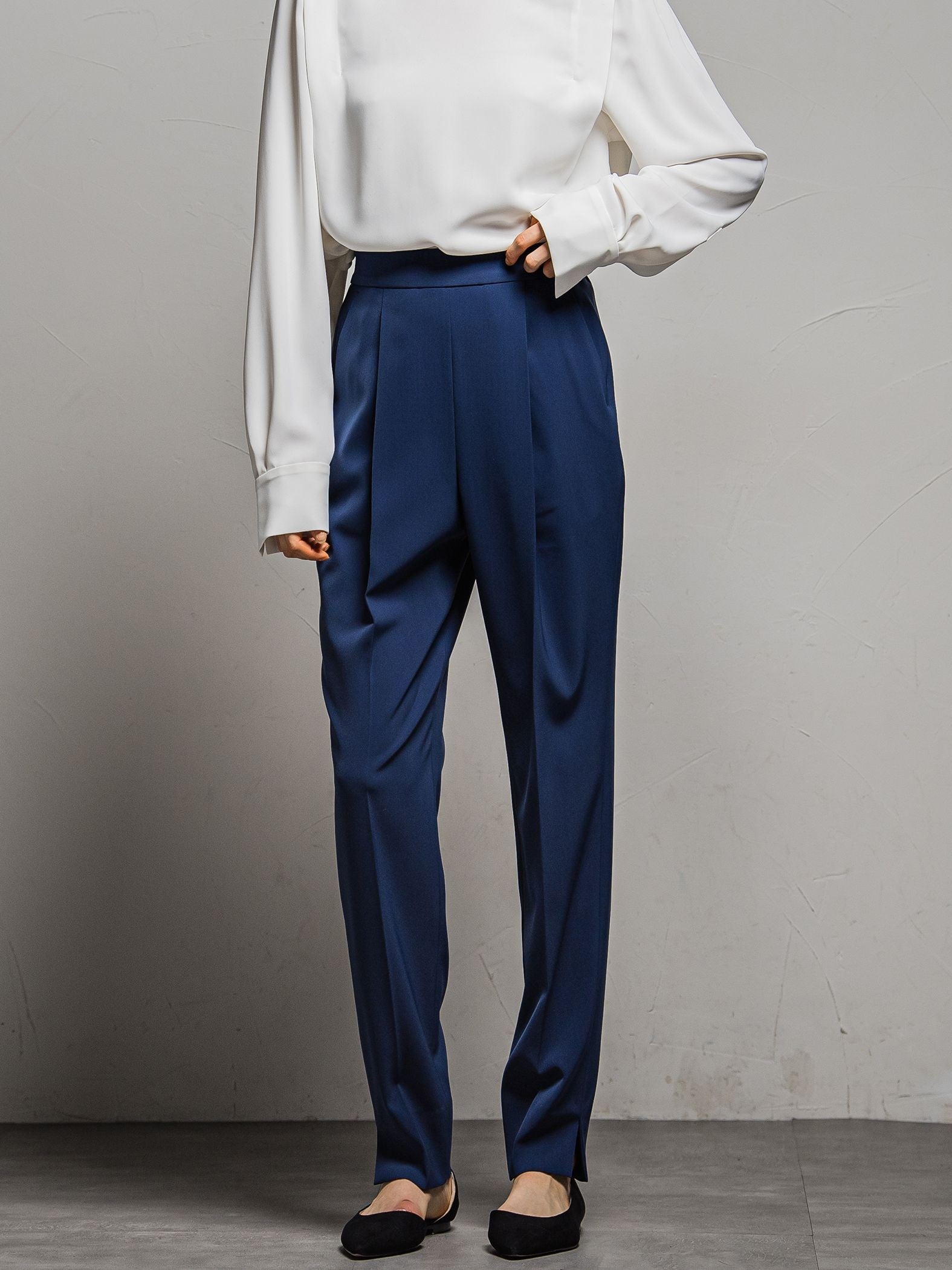 エステルダブルクロス　タックテーパードパンツ