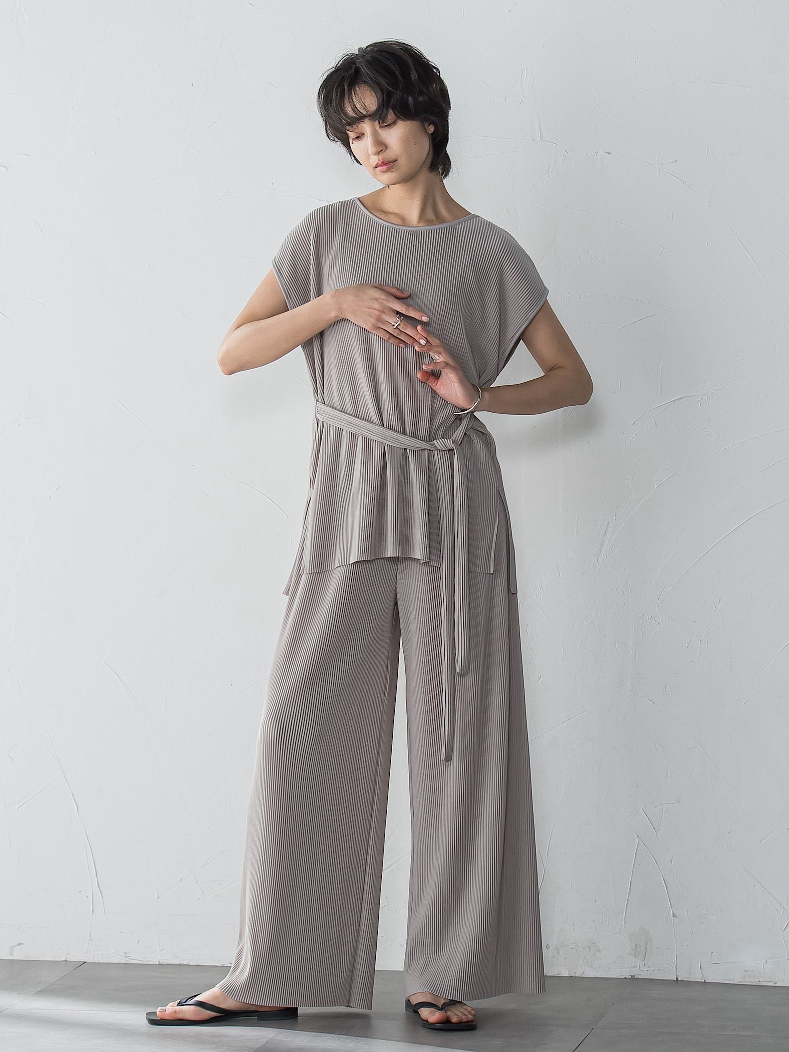【WEB限定】クリスタルプリーツノースリーブセットアップ≪手洗い可能≫