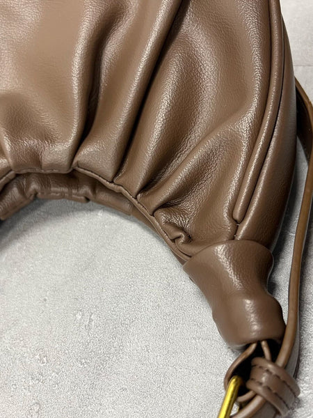 【KOREAN ITEM】フェイクレザー半月型ショルダーバッグ