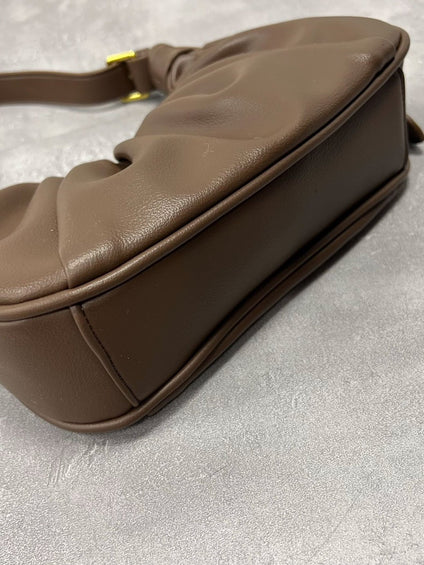 【KOREAN ITEM】フェイクレザー半月型ショルダーバッグ