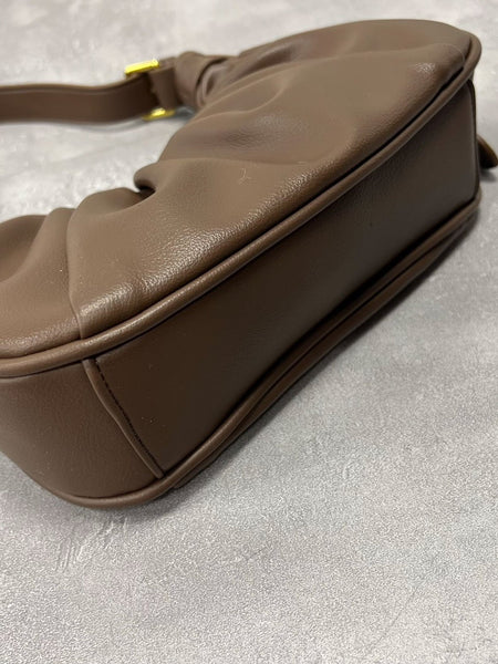 【KOREAN ITEM】フェイクレザー半月型ショルダーバッグ