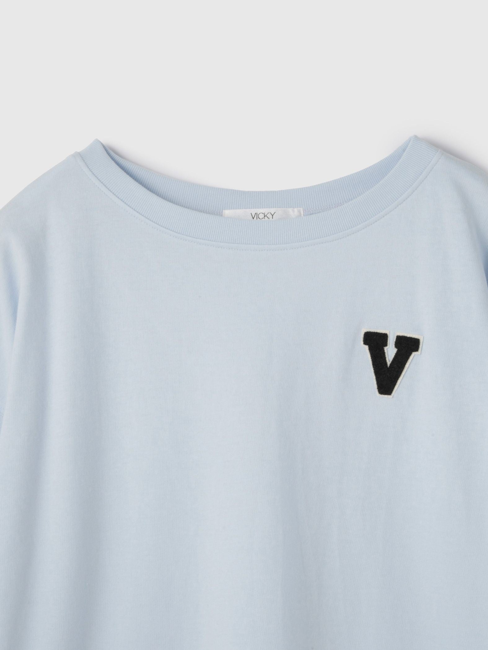 【大人の抜け感】ワッペンマルチネックプルオーバー