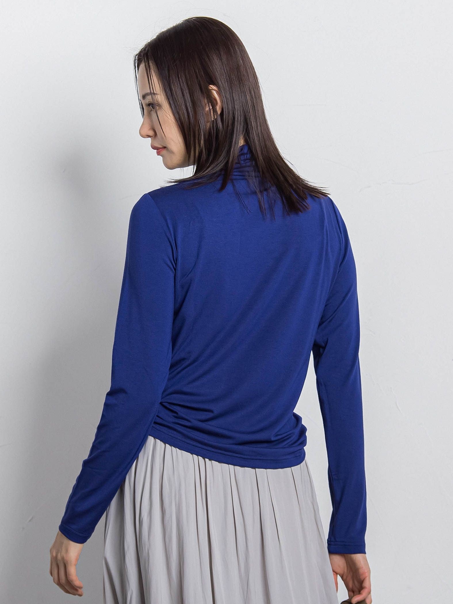 【WEB限定】吸湿発熱スムースタッチタートルカットソー