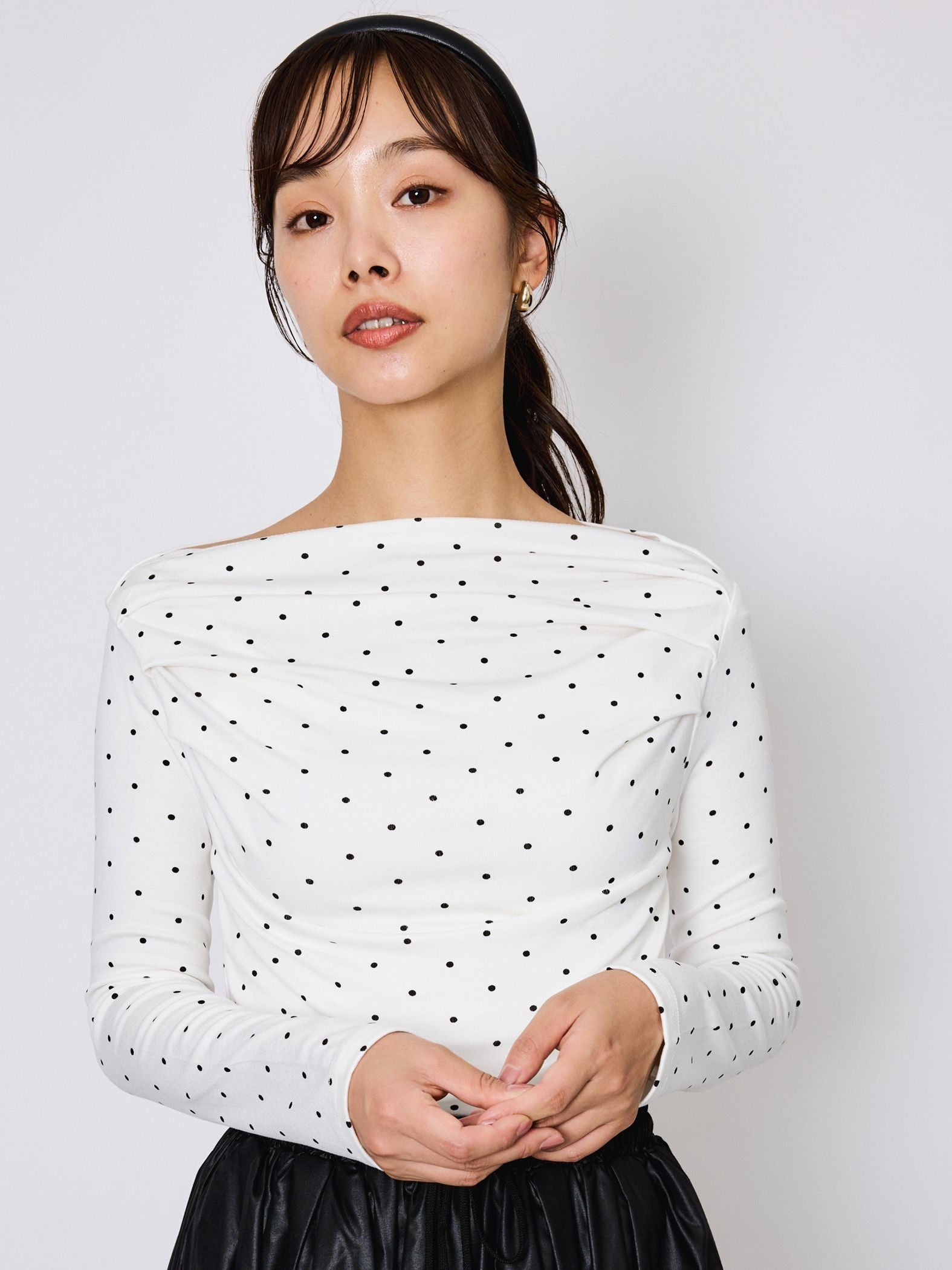 モノトーンドットオフショルカットソー≪手洗い可能≫