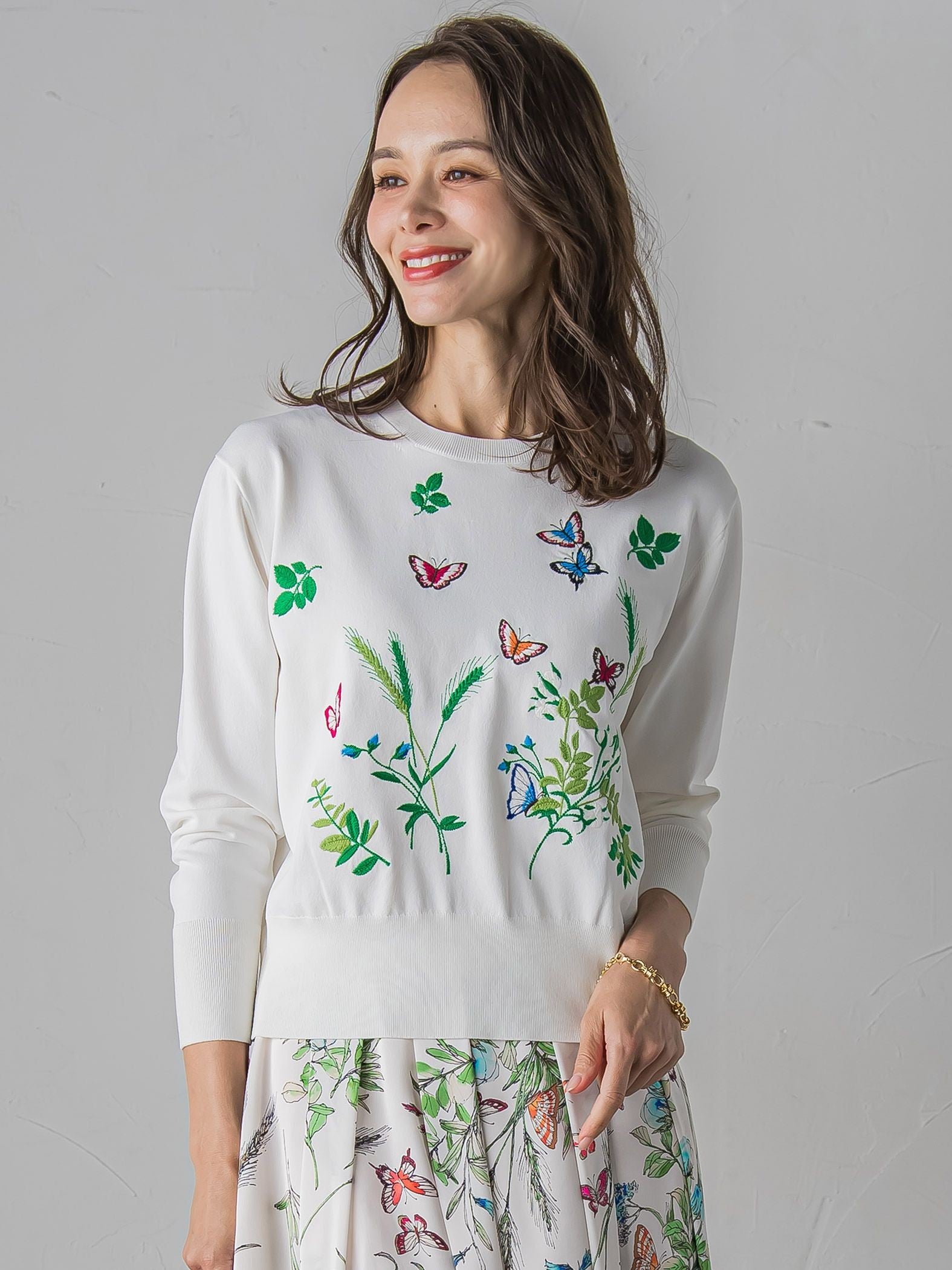 バタフライ刺繍ニット≪手洗い可能≫