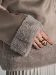 カジュアルだけど女っぽいフェイクムートンジャケット