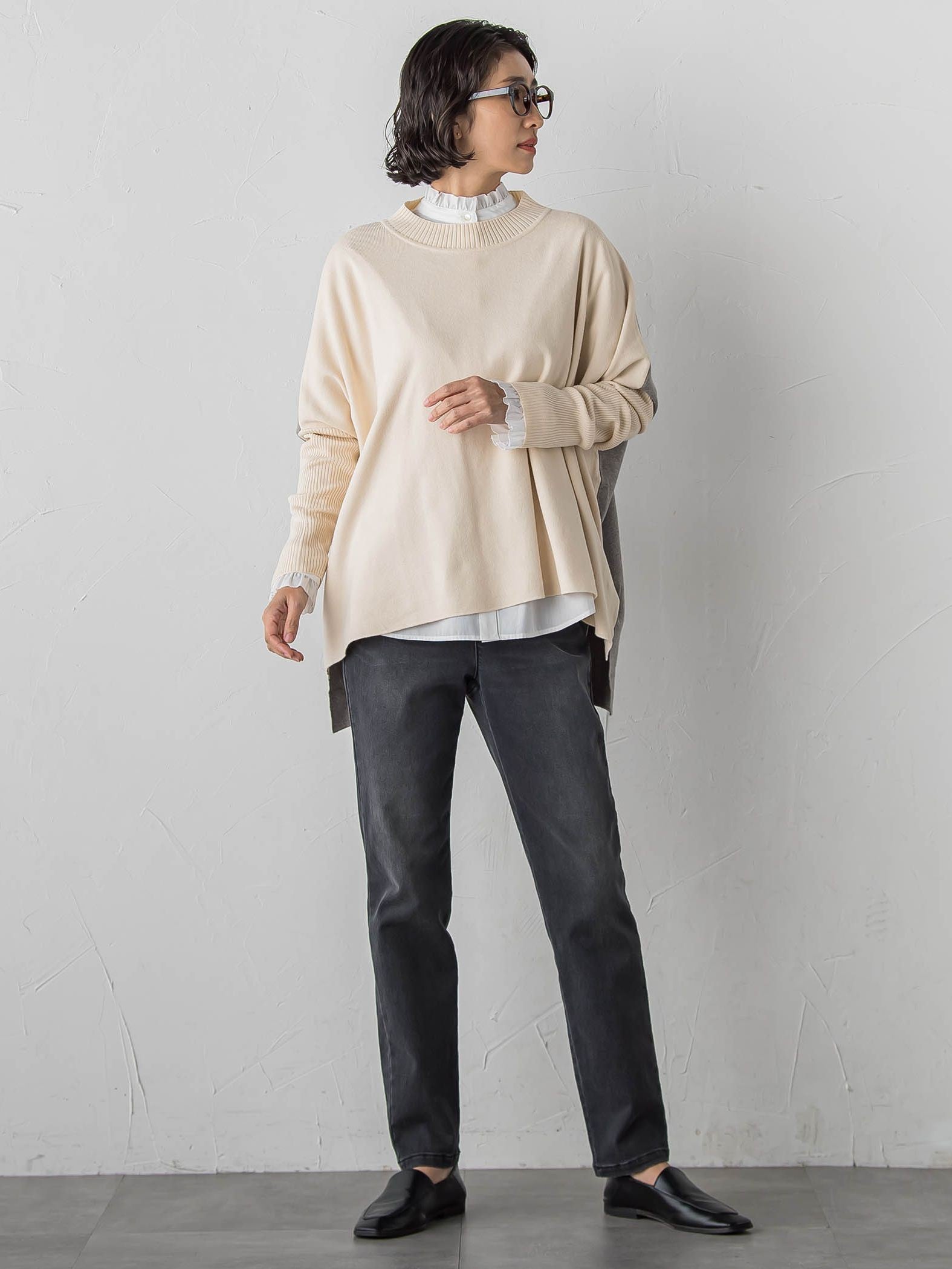 ネックフリルブラウス