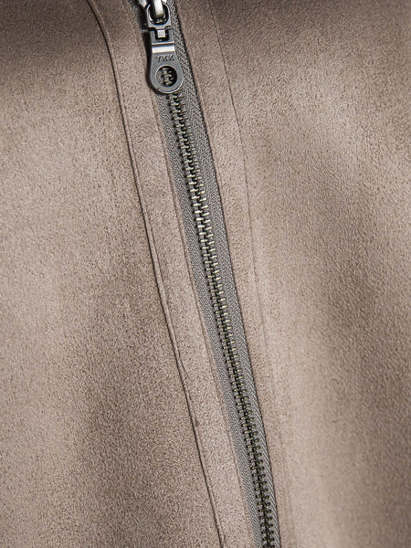 カジュアルだけど女っぽいフェイクムートンジャケット