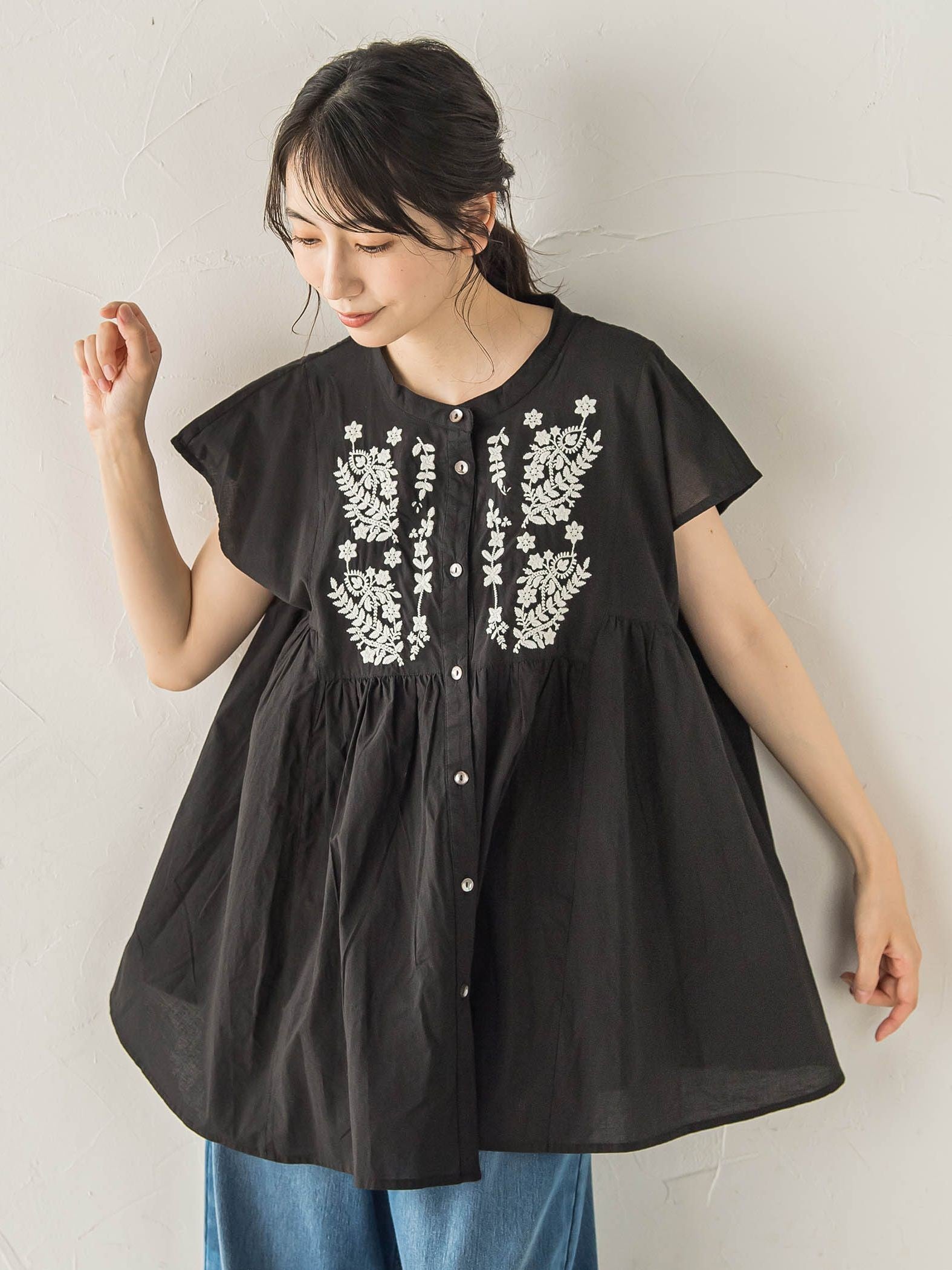【WEB限定】キャンブリック立体刺繍ピンタックブラウス