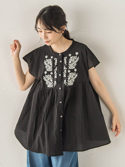 【WEB限定】キャンブリック立体刺繍ピンタックブラウス
