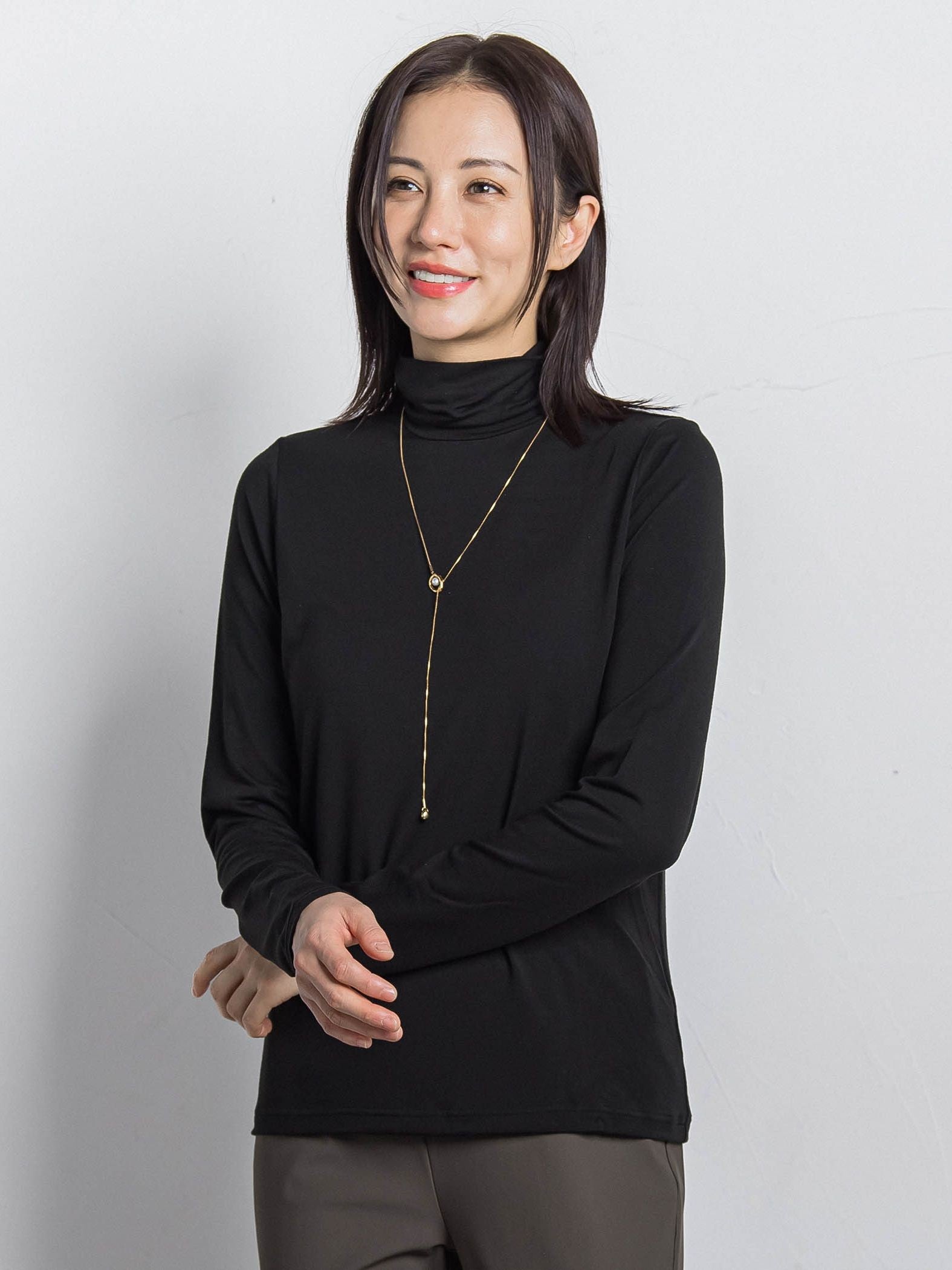 【WEB限定】吸湿発熱スムースタッチタートルカットソー