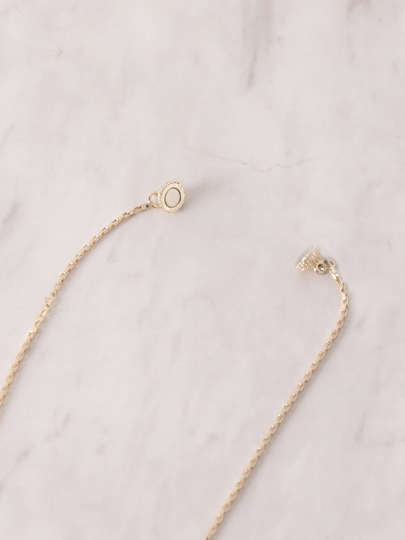 エポフラワーナローネックレス