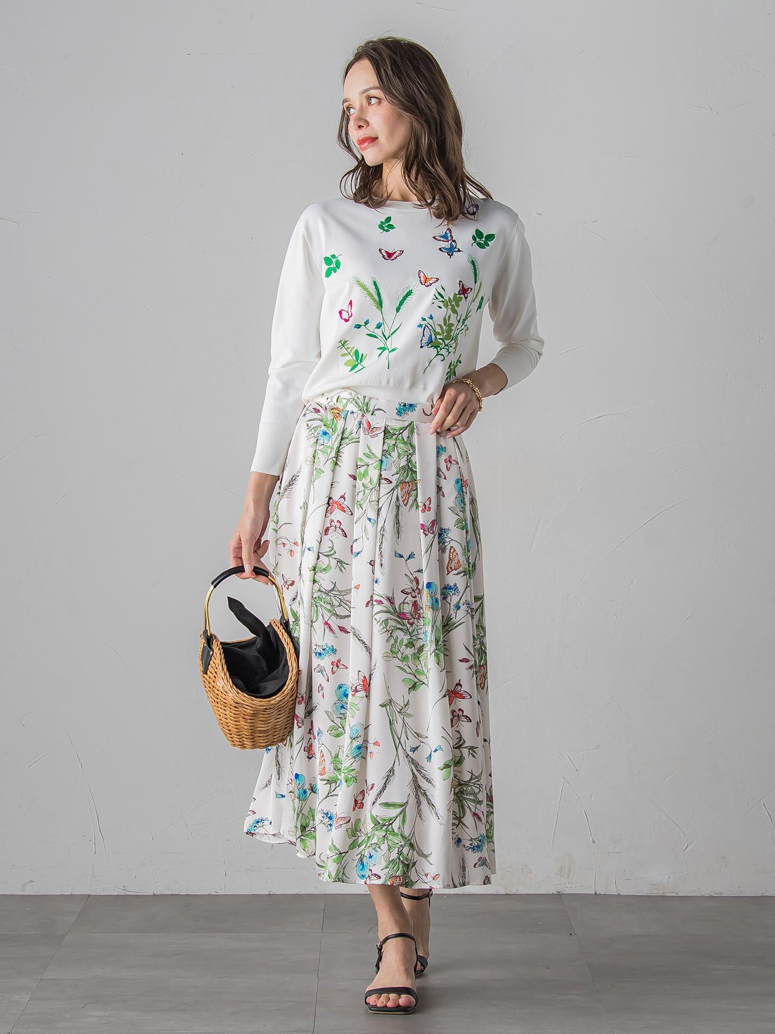 バタフライ刺繍ニット≪手洗い可能≫