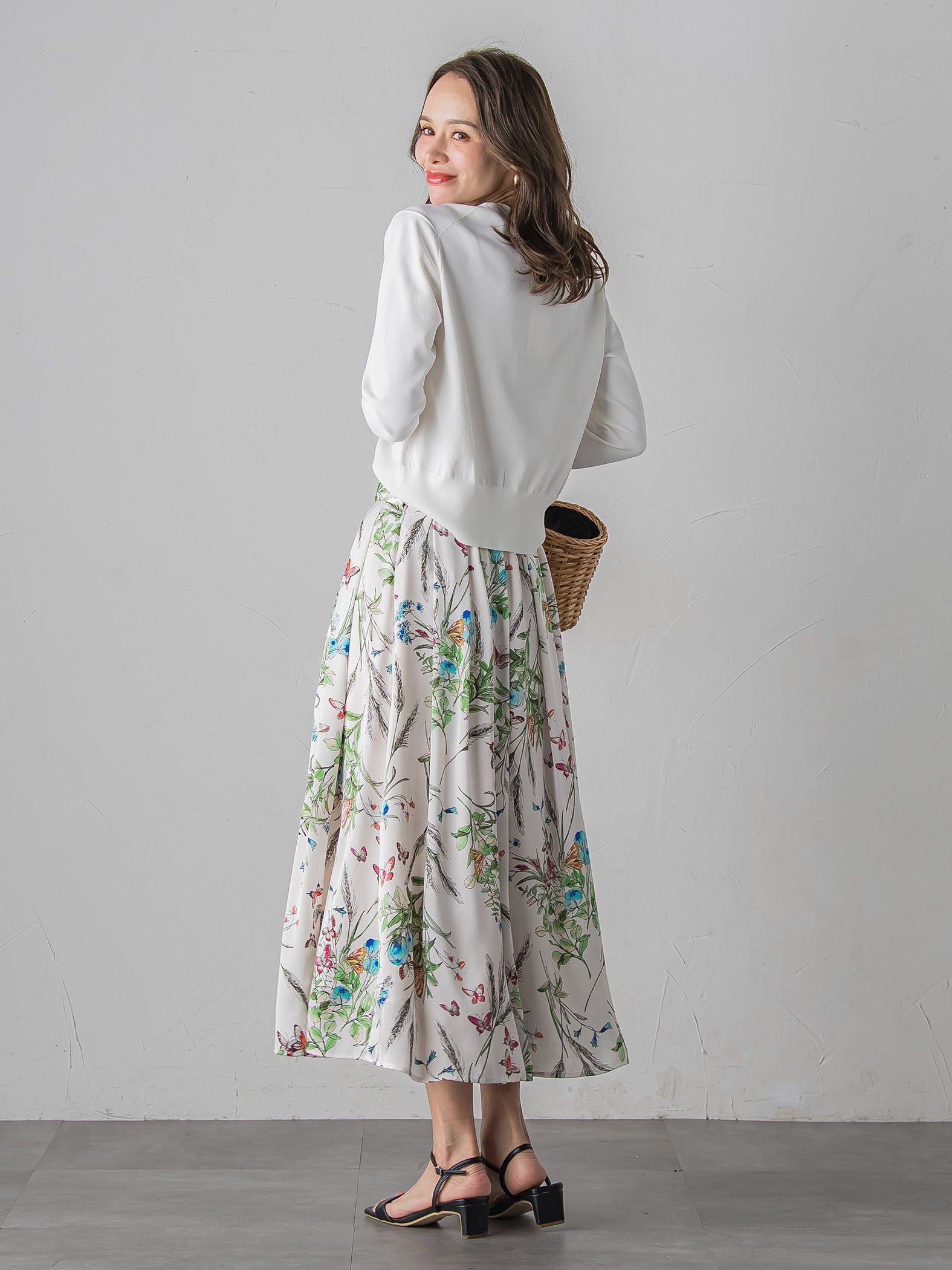 バタフライ刺繍ニット≪手洗い可能≫