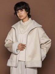 カジュアルだけど女っぽいフェイクムートンジャケット