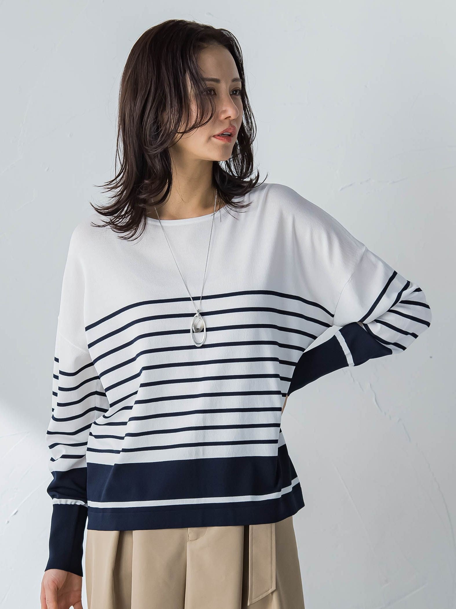 バックボタンデザインニット