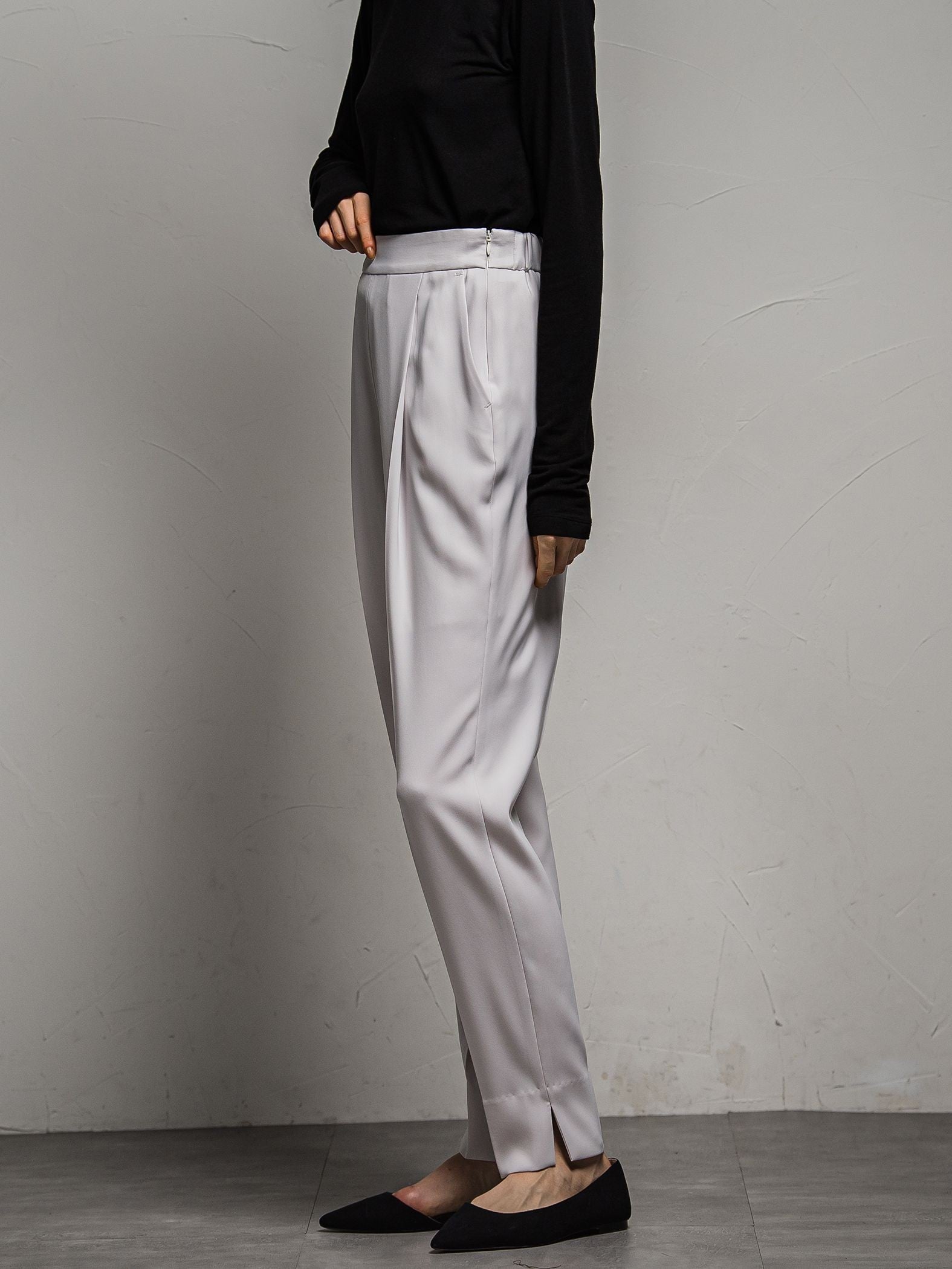 エステルダブルクロス　タックテーパードパンツ