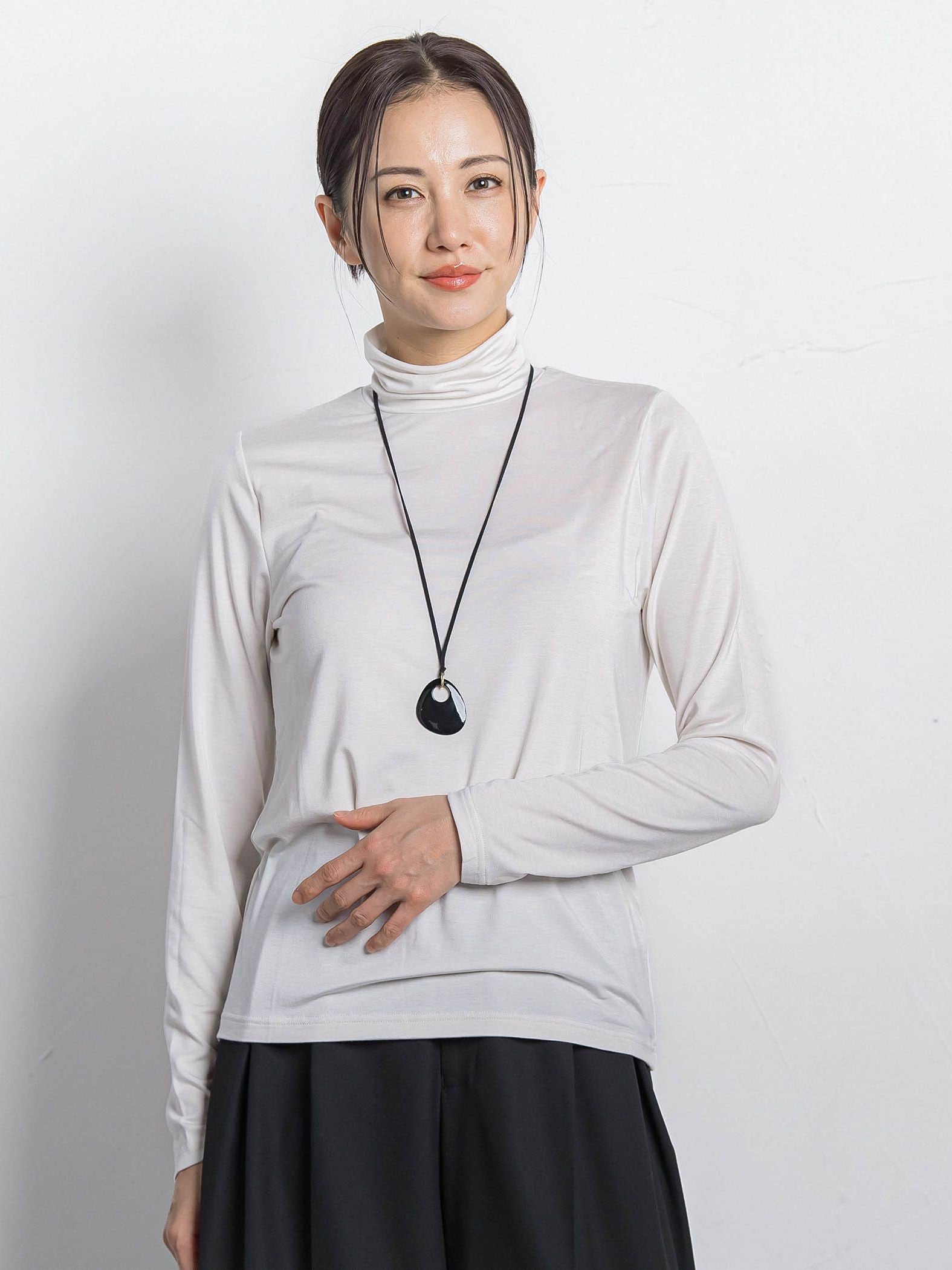 【WEB限定】吸湿発熱スムースタッチタートルカットソー