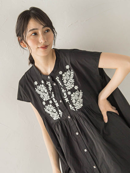 【WEB限定】キャンブリック立体刺繍ピンタックブラウス