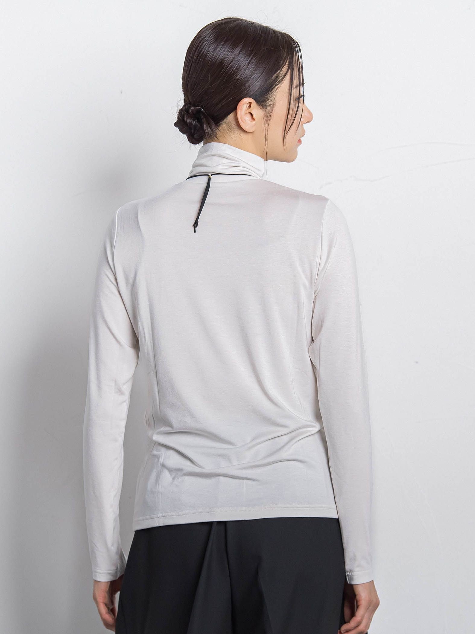 【WEB限定】吸湿発熱スムースストレッチタートルカットソー