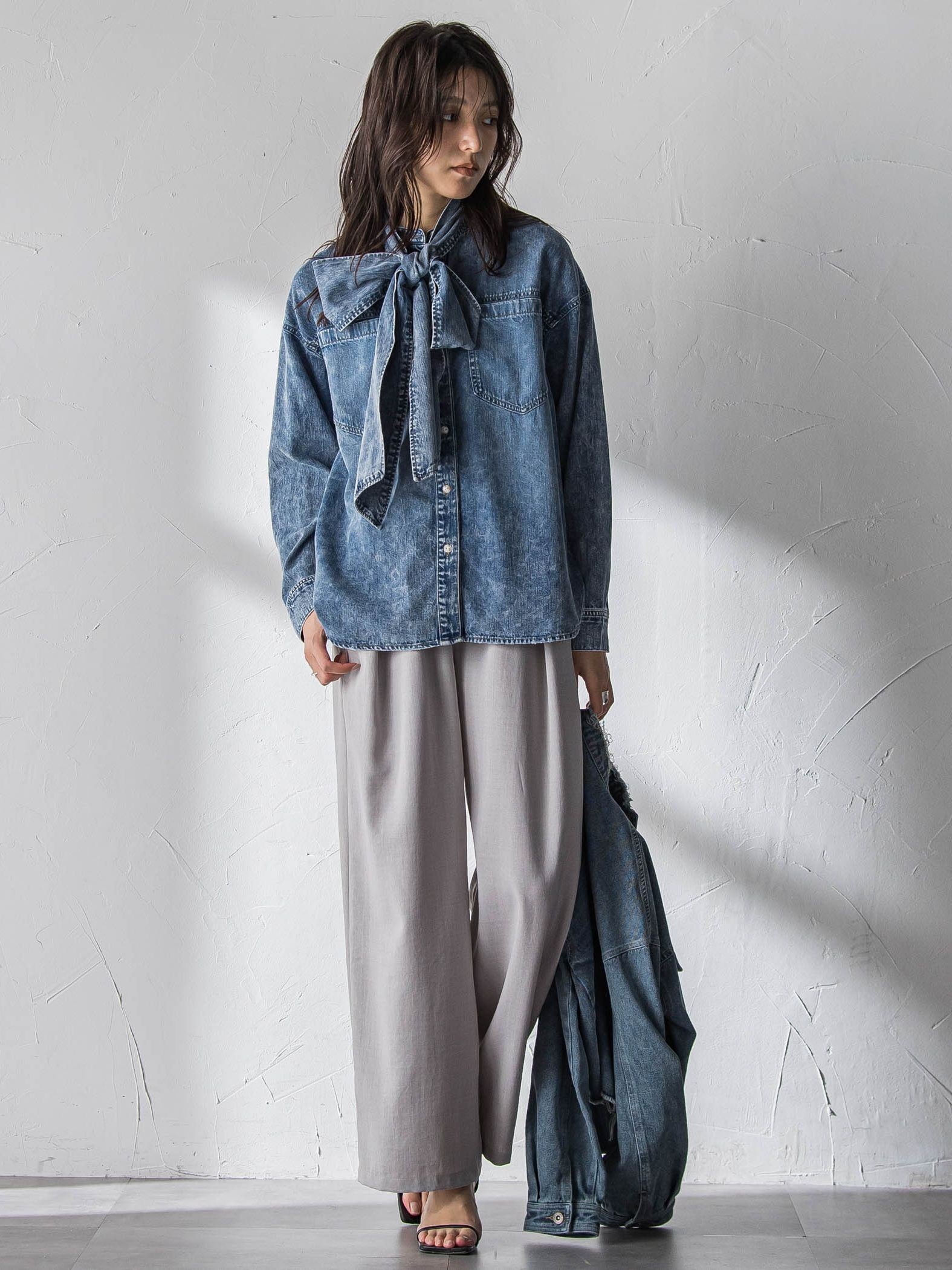 ボウタイ付きデニムシャツ≪洗濯機で洗える≫