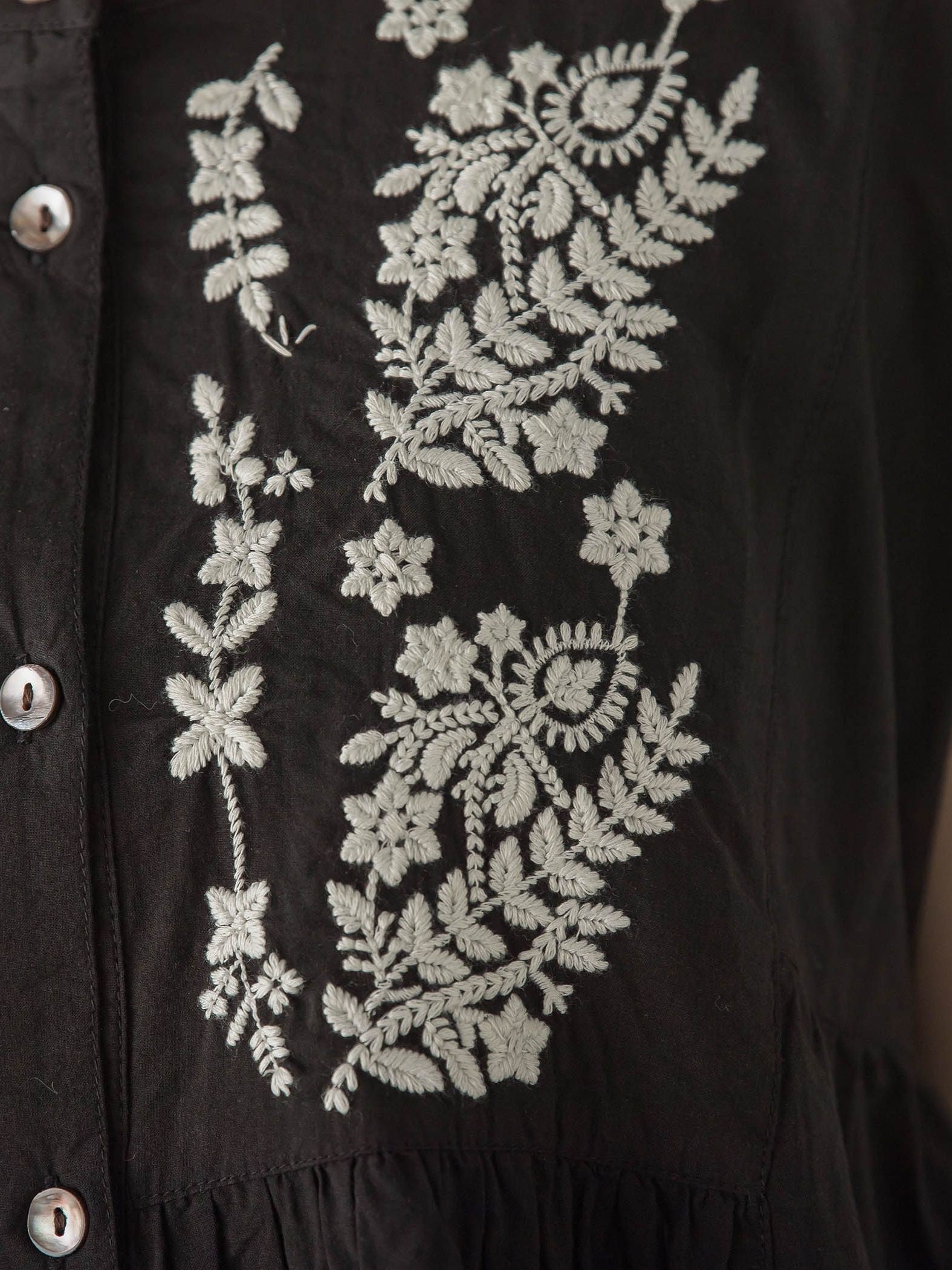 【WEB限定】キャンブリック立体刺繍ピンタックブラウス
