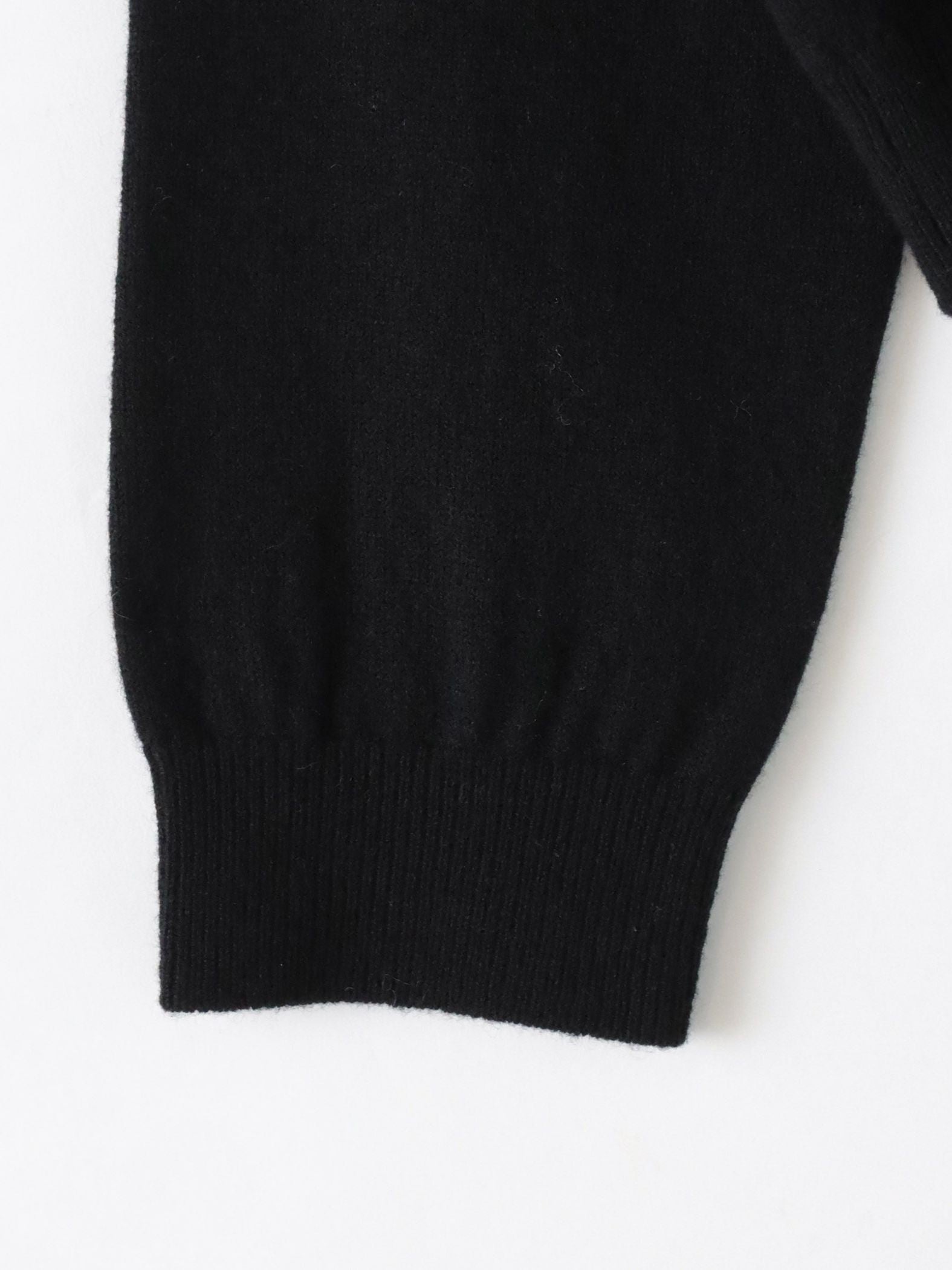 Vネックビジューカーディガン≪手洗い可能≫