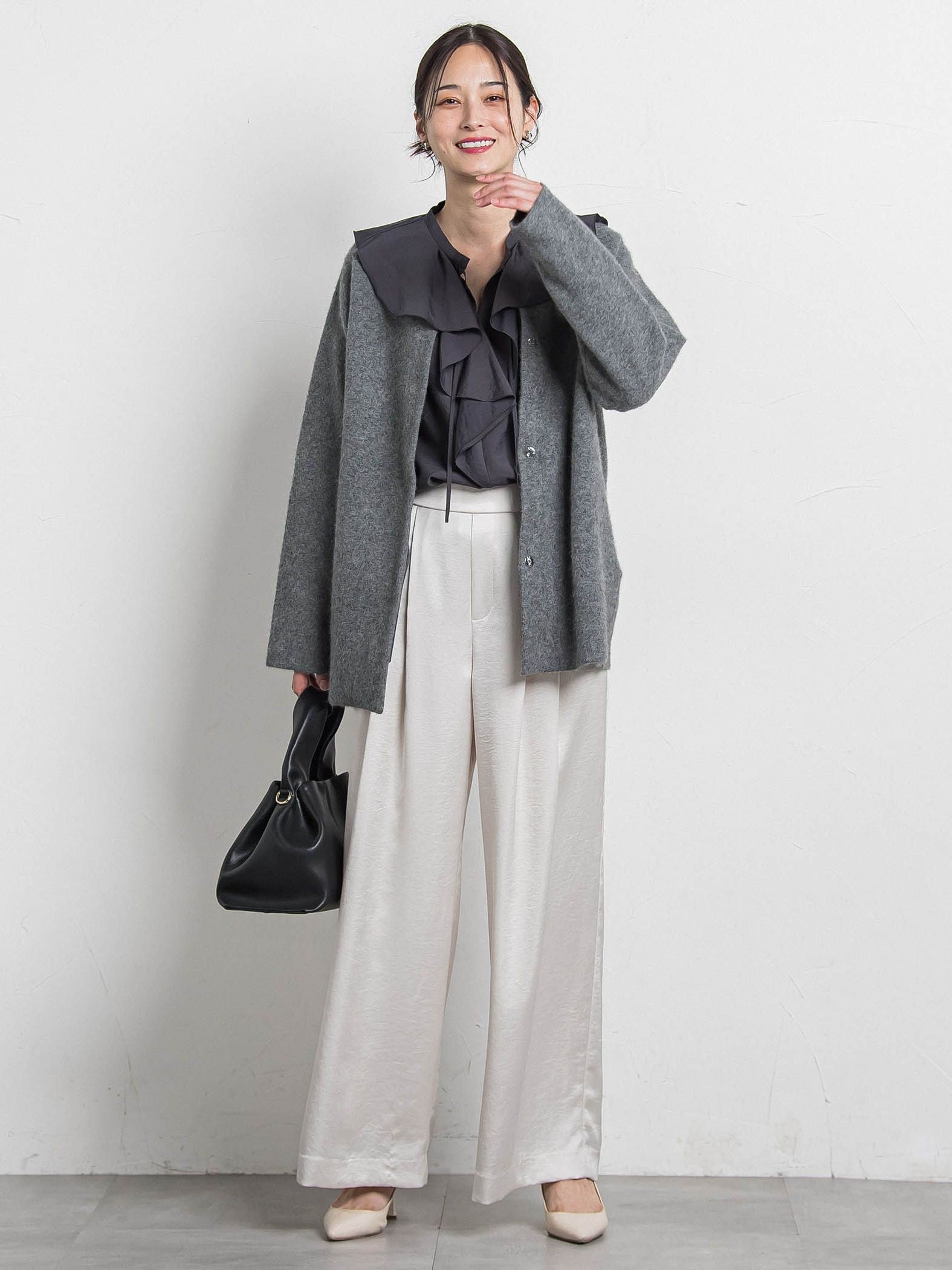 ラッフルレーヨンブラウス