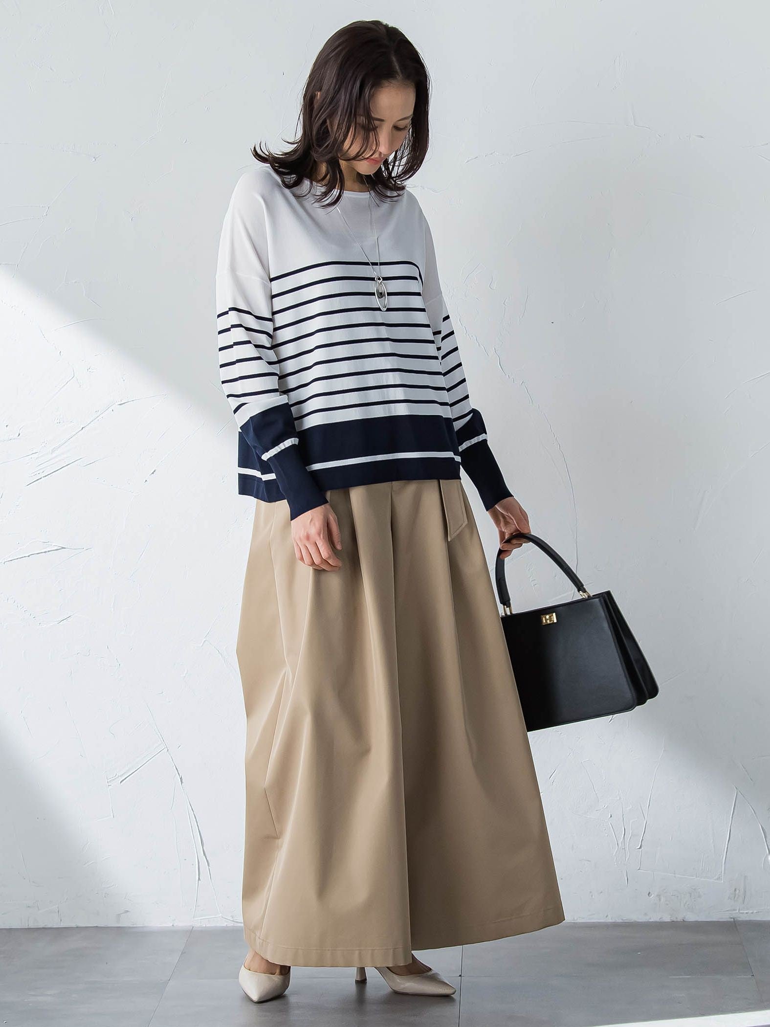 バックボタンデザインニット