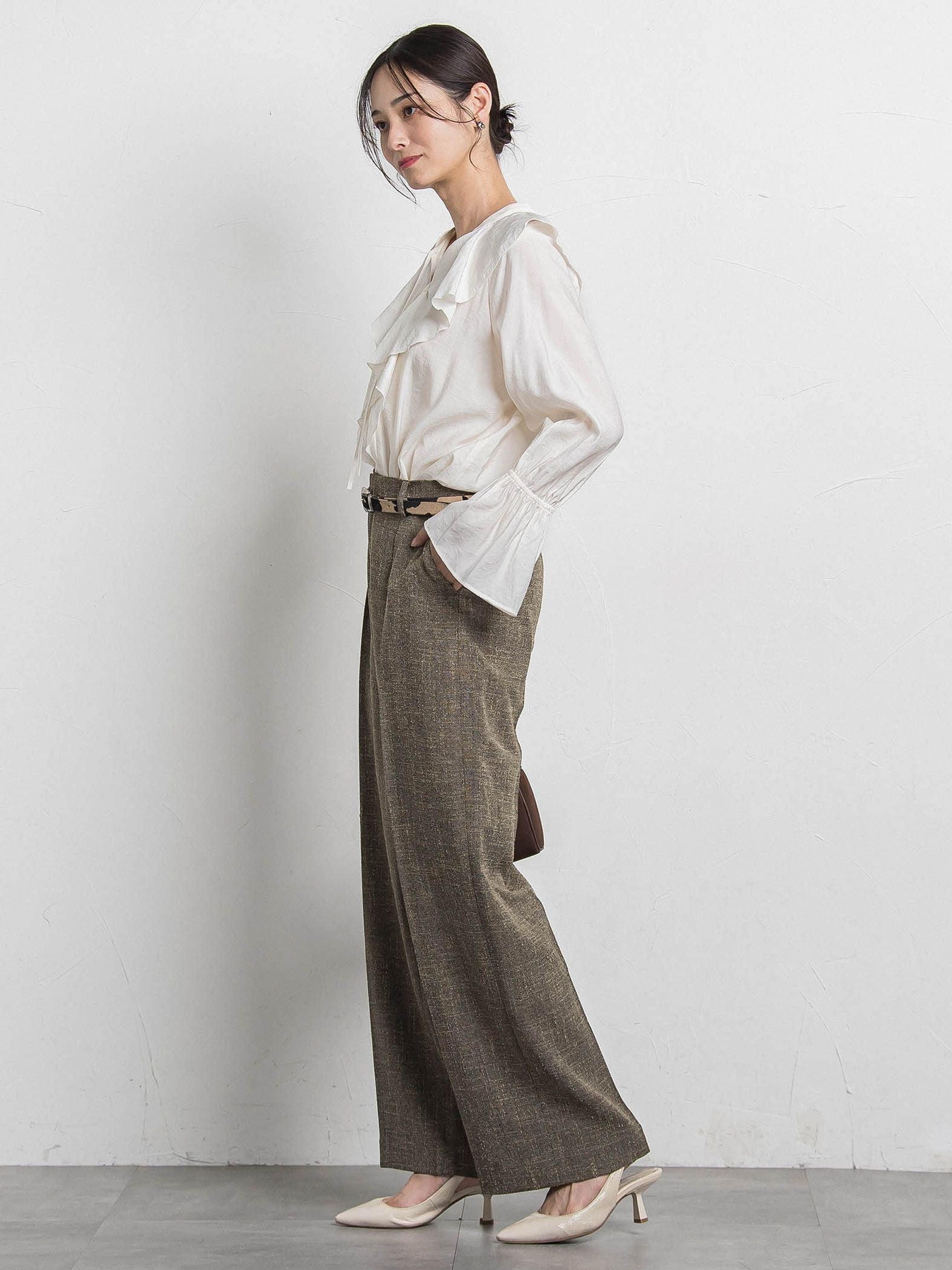 ラッフルレーヨンブラウス