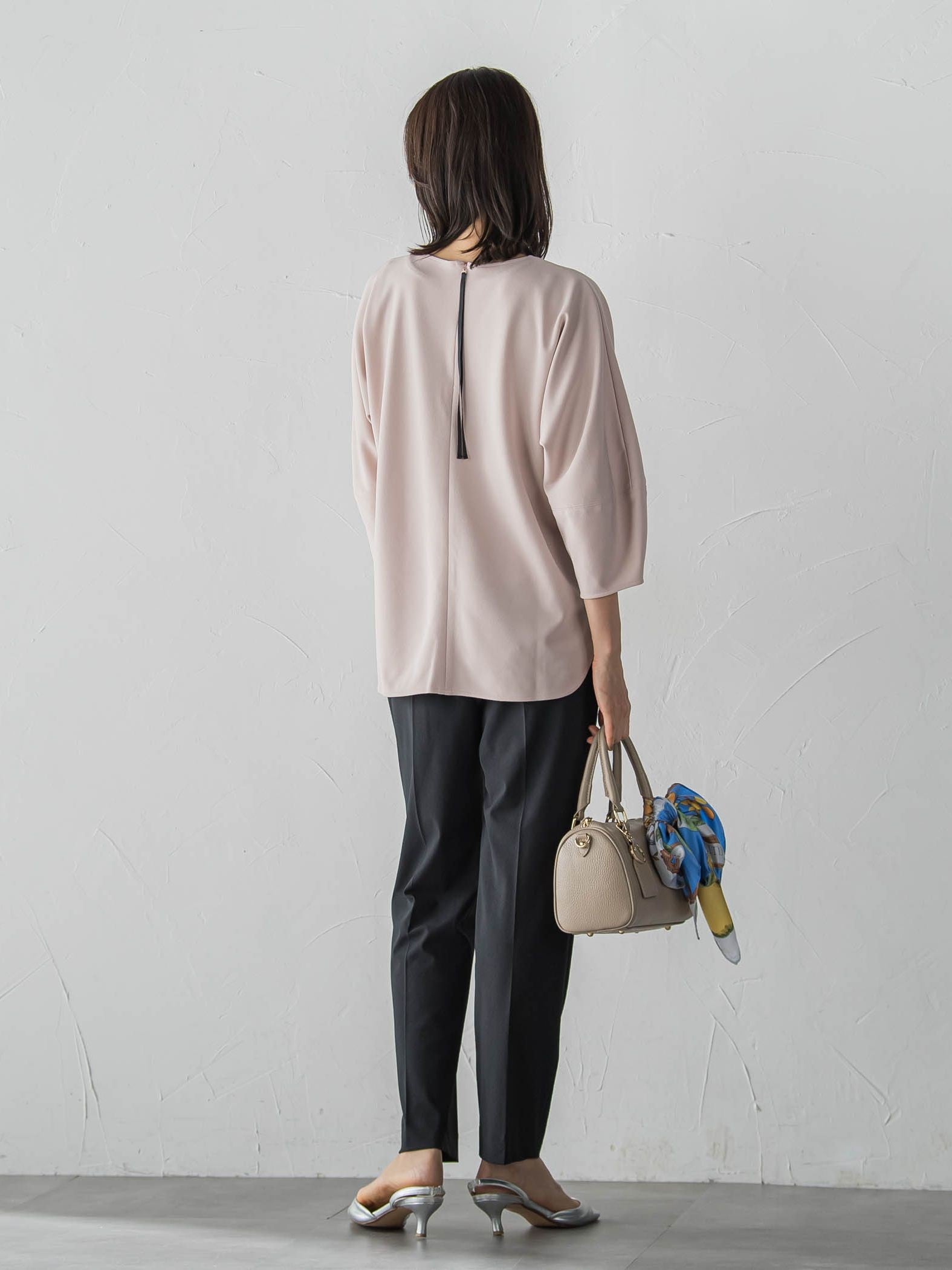 【WEB限定】フォルムスリーブバックジップトップス≪洗濯機で洗える≫