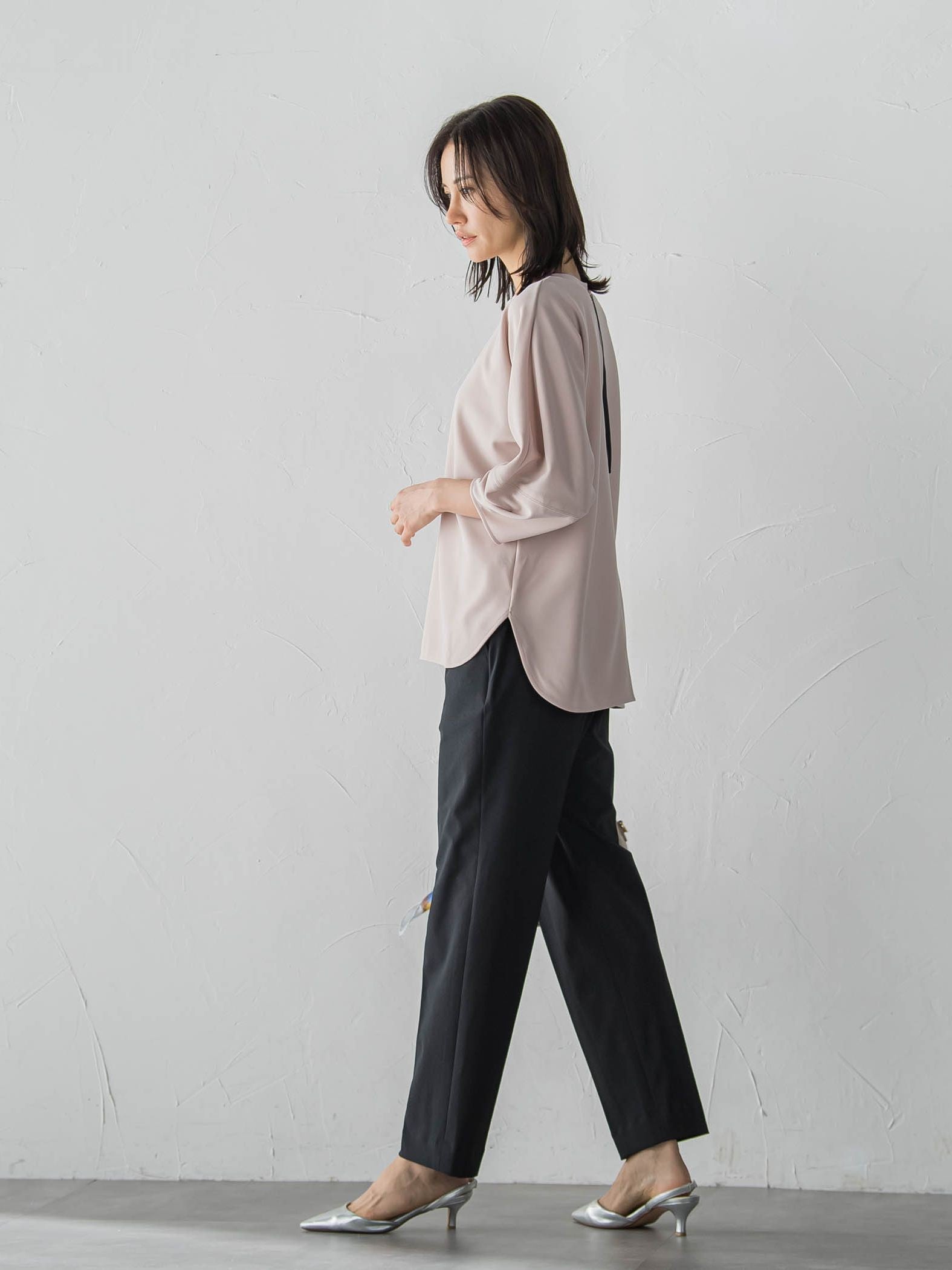 【WEB限定】フォルムスリーブバックジップトップス≪洗濯機で洗える≫