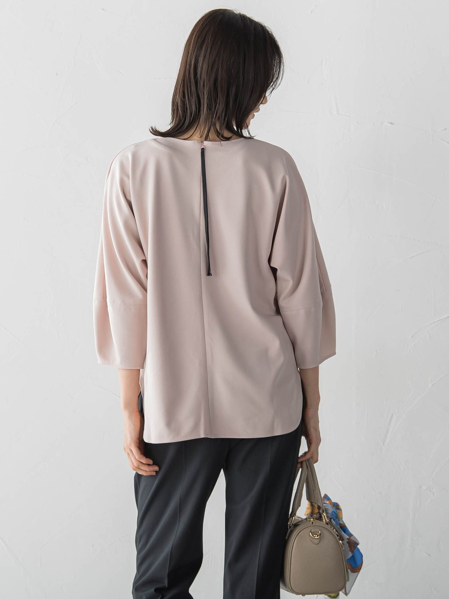 【WEB限定】フォルムスリーブバックジップトップス≪洗濯機で洗える≫