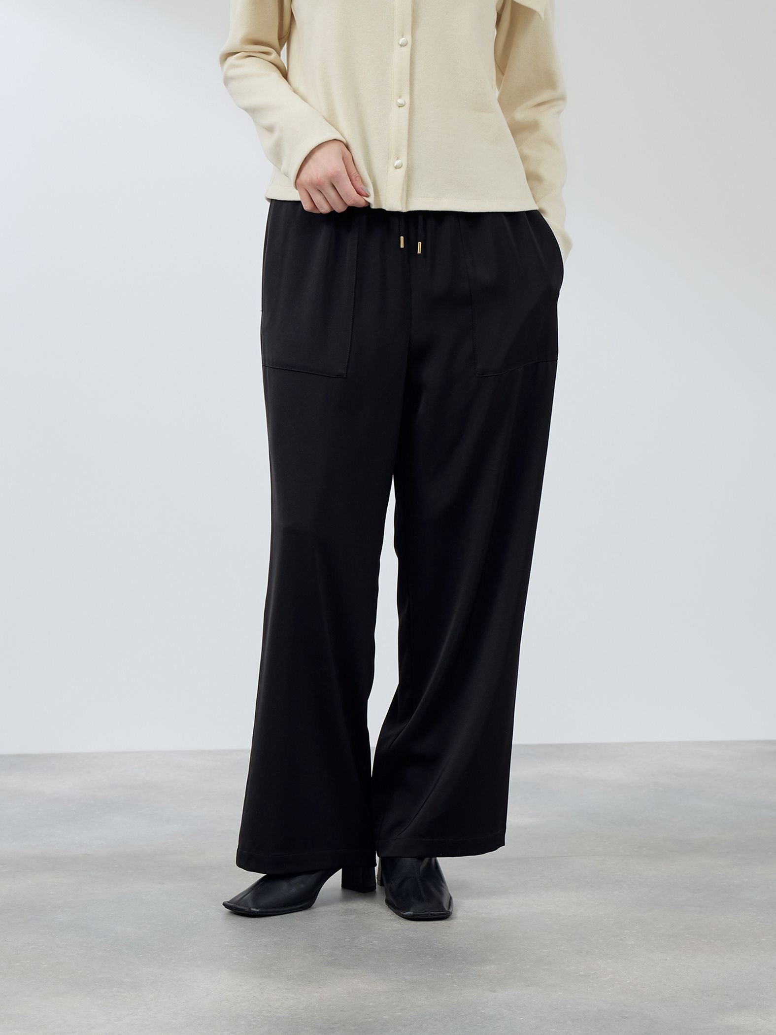 スポンディッシュサテンイージーパンツ≪手洗い可能≫